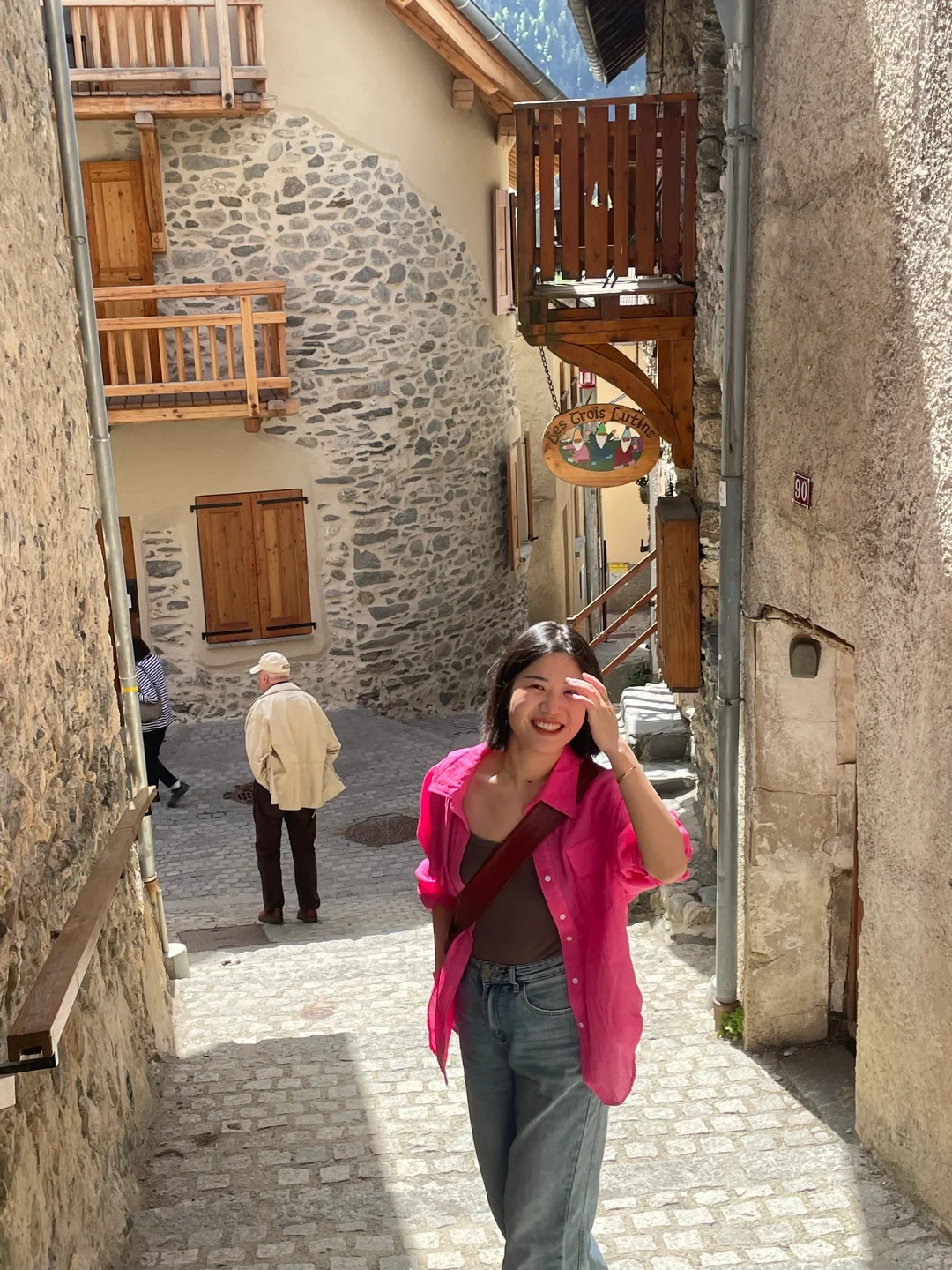 住进阿尔卑斯山里上百年的小木屋🏡