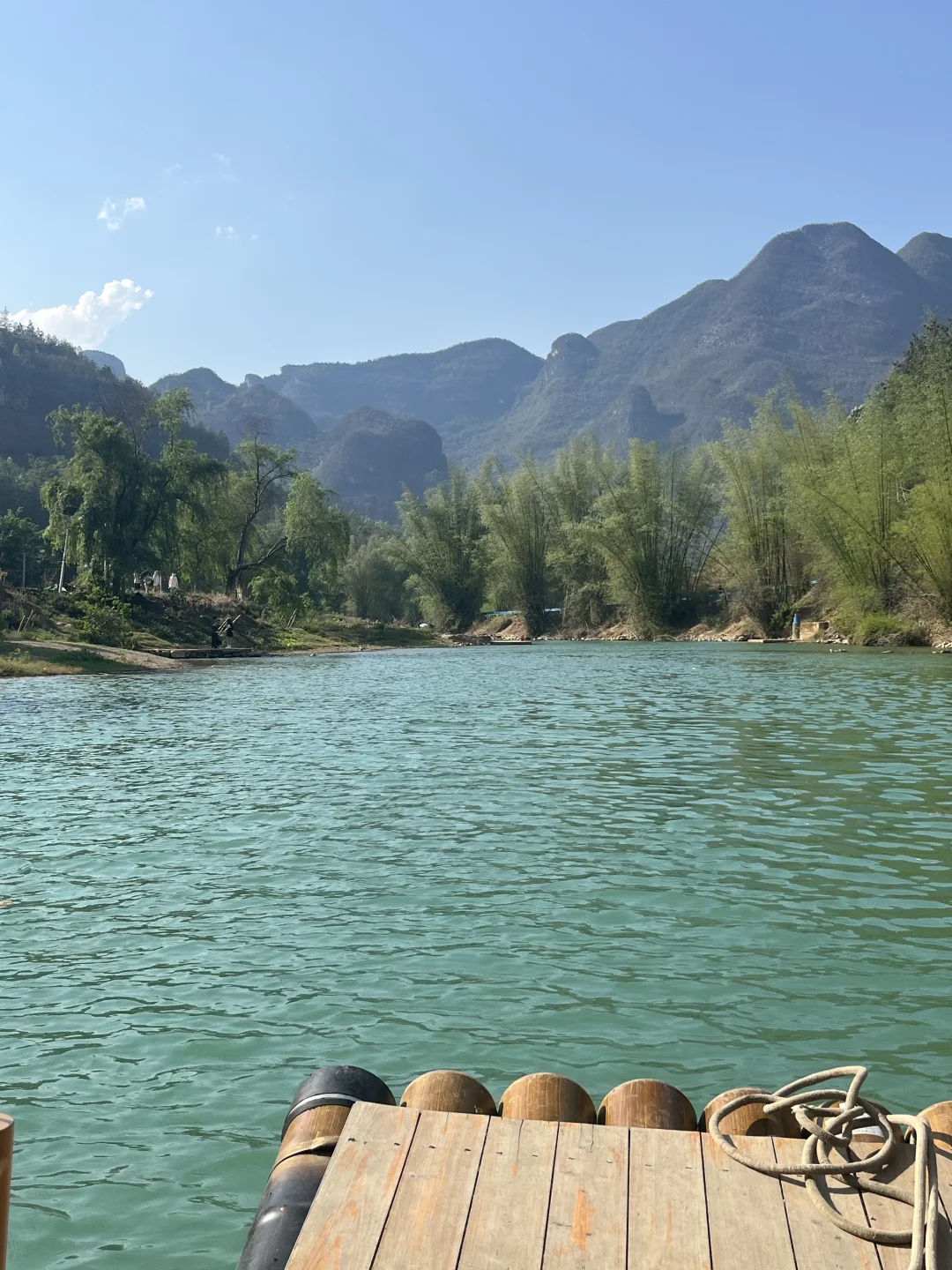 是被绿光包围的溶洞呀～🪑