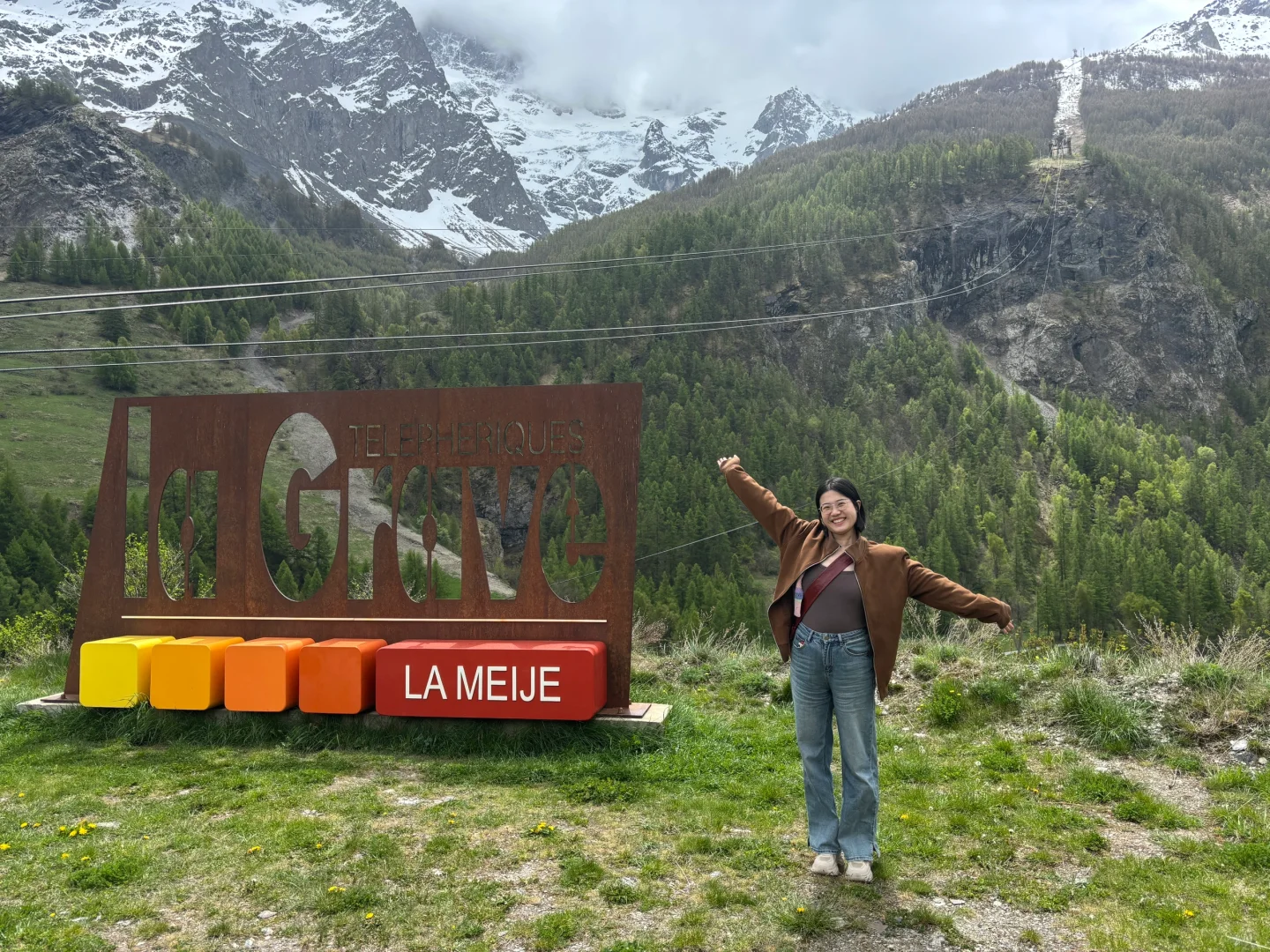 住进阿尔卑斯山里上百年的小木屋🏡