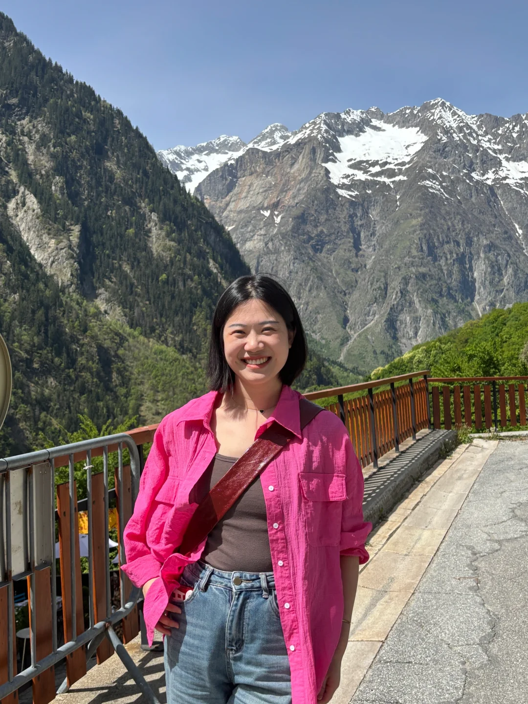 住进阿尔卑斯山里上百年的小木屋🏡