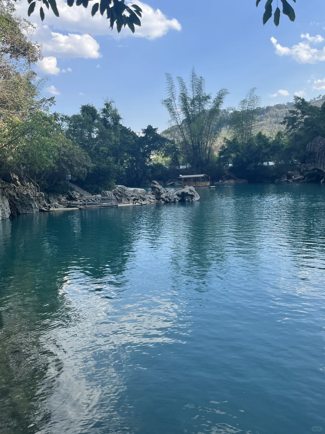 是被绿光包围的溶洞呀～🪑