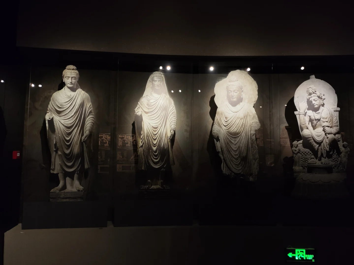 五一游响堂山石窟(今天天气真好)