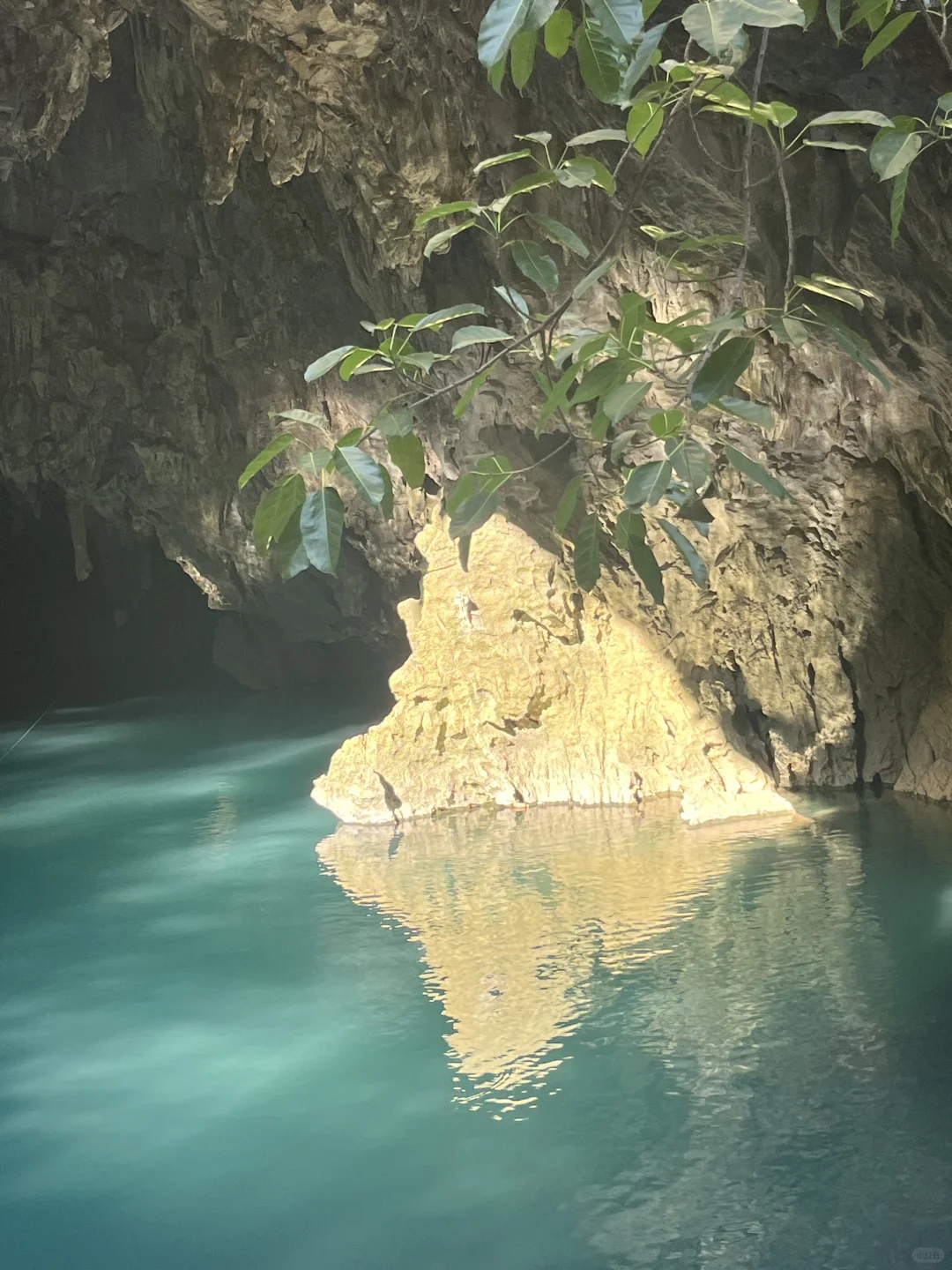 是被绿光包围的溶洞呀～🪑