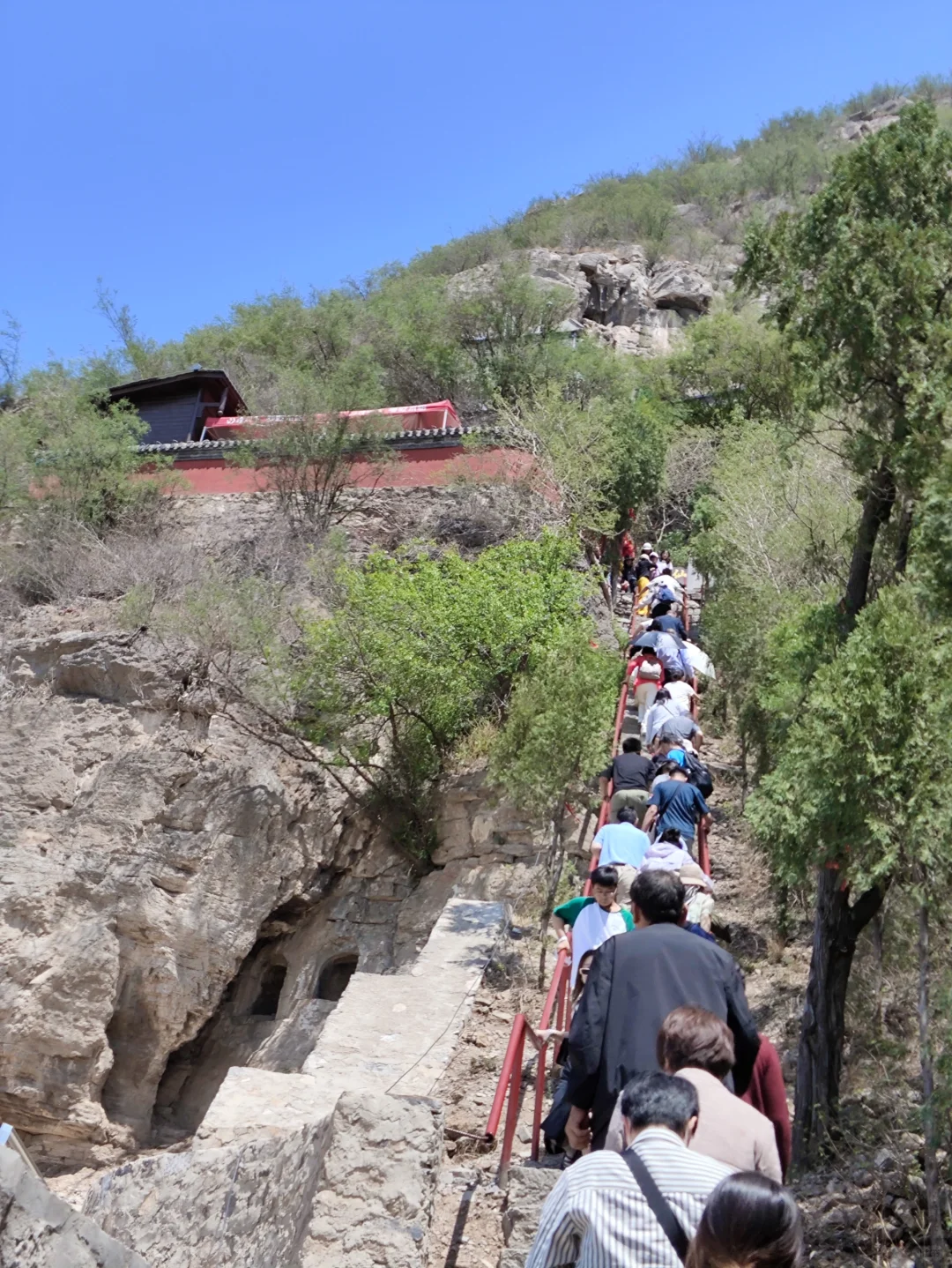 五一游响堂山石窟(今天天气真好)