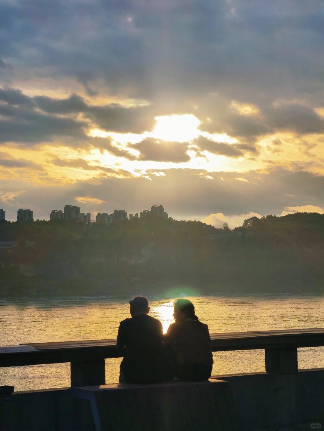 实时Live | 宜昌人快来江边❗