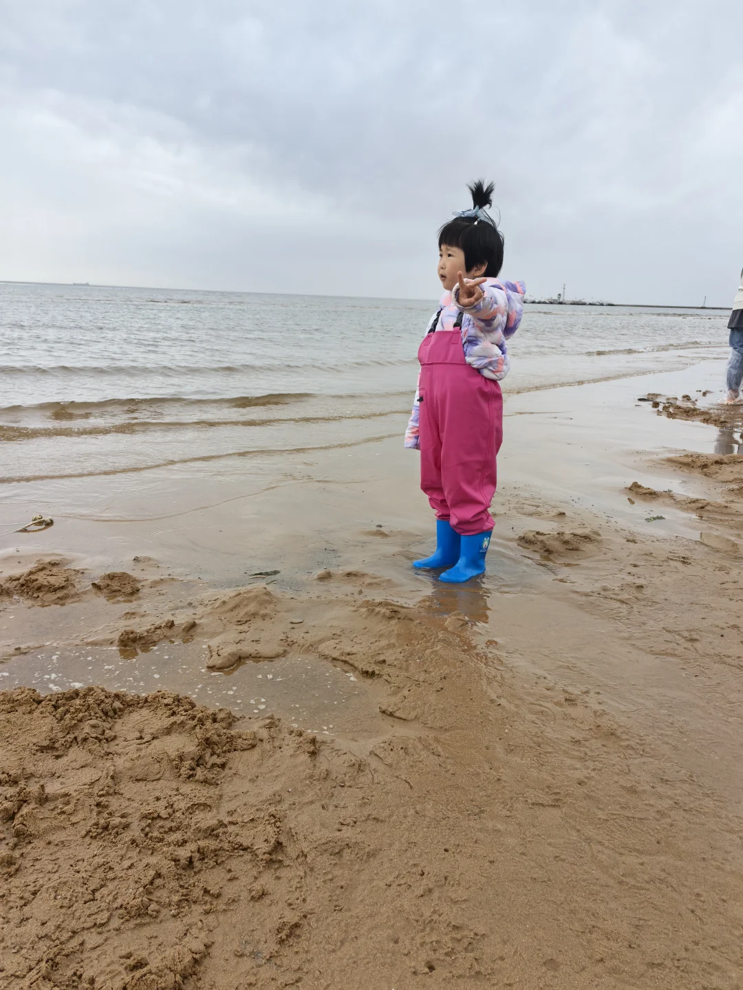 五一时候带娃东戴河玩水