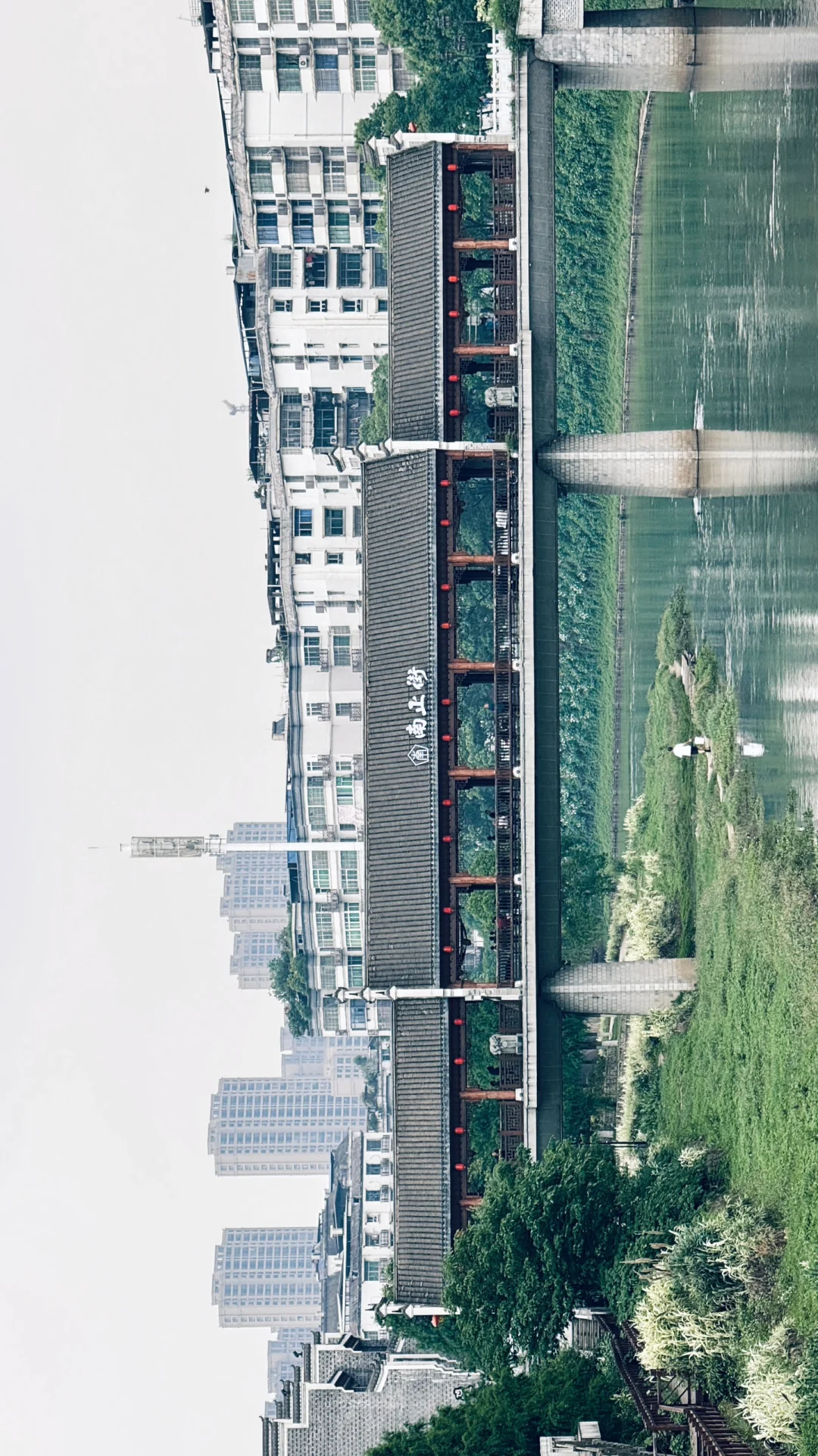 惬意的小城市景区