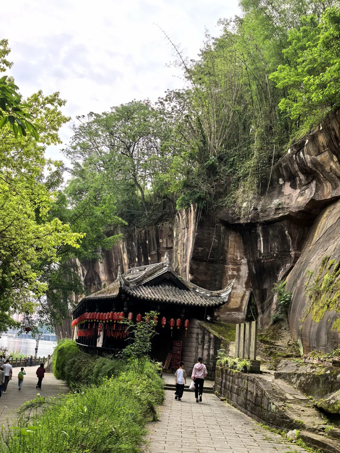 冷门小城🚅直达：世界最大金佛+千年古镇