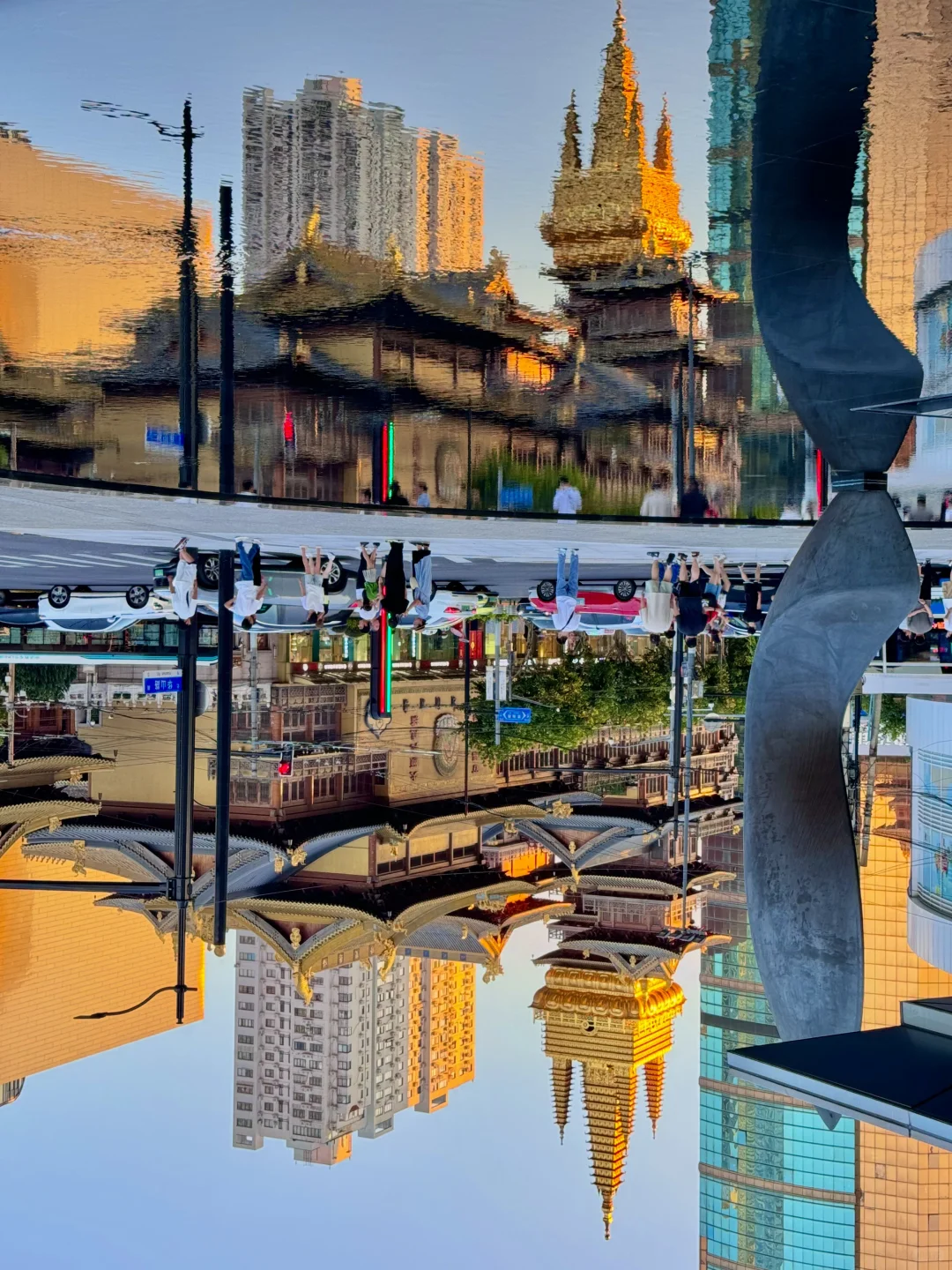 原来大雨真的会让整座城市颠倒