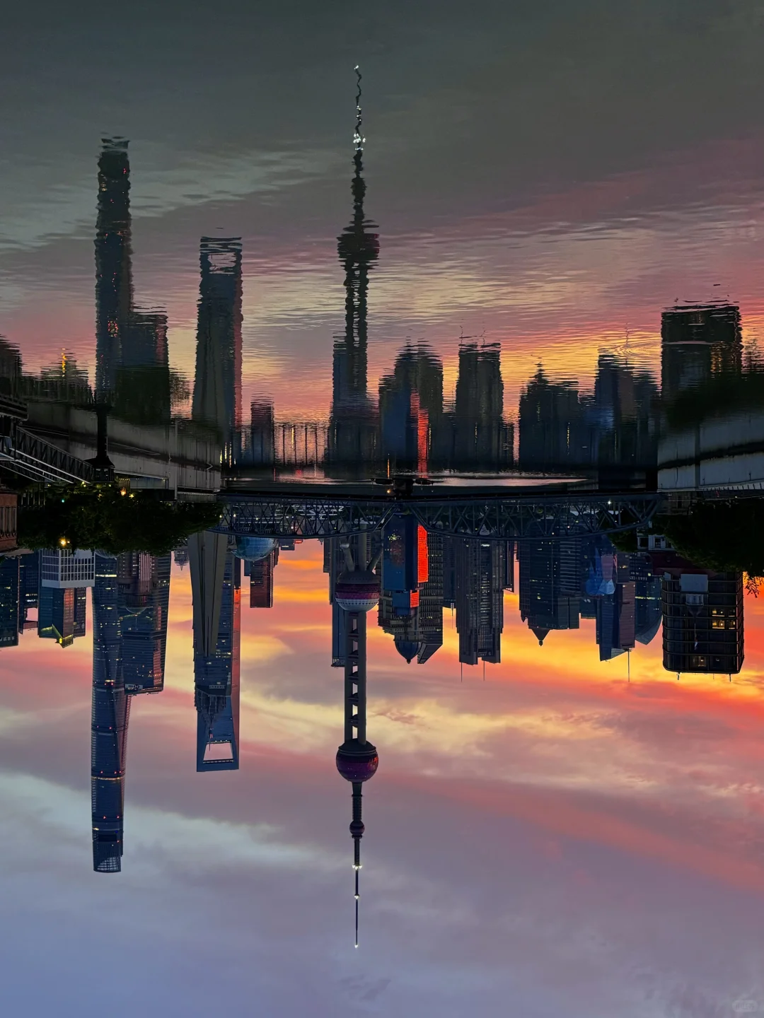 原来大雨真的会让整座城市颠倒