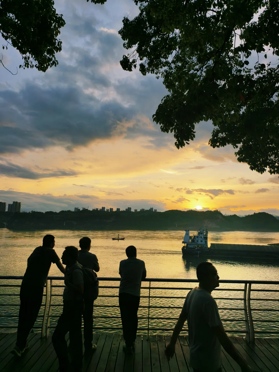 实时Live | 宜昌人快来江边❗