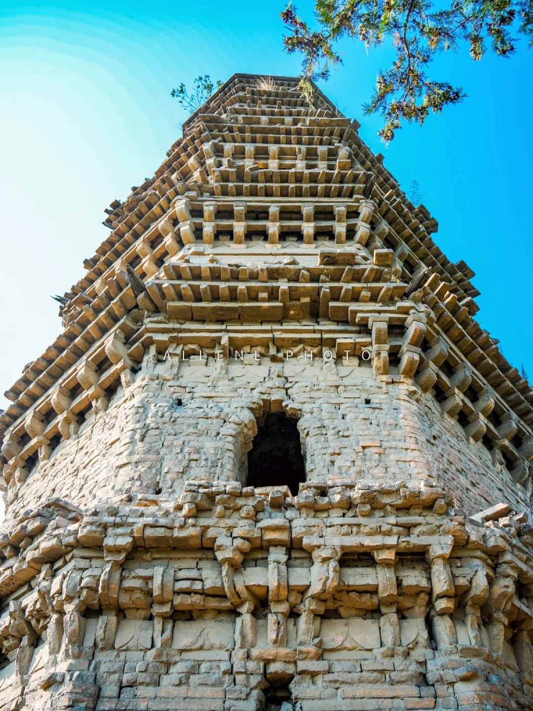 在响堂山石窟，做一场南北朝的华美残梦……