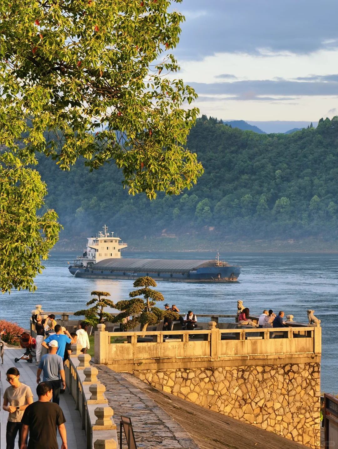 实时Live | 宜昌人快来江边❗