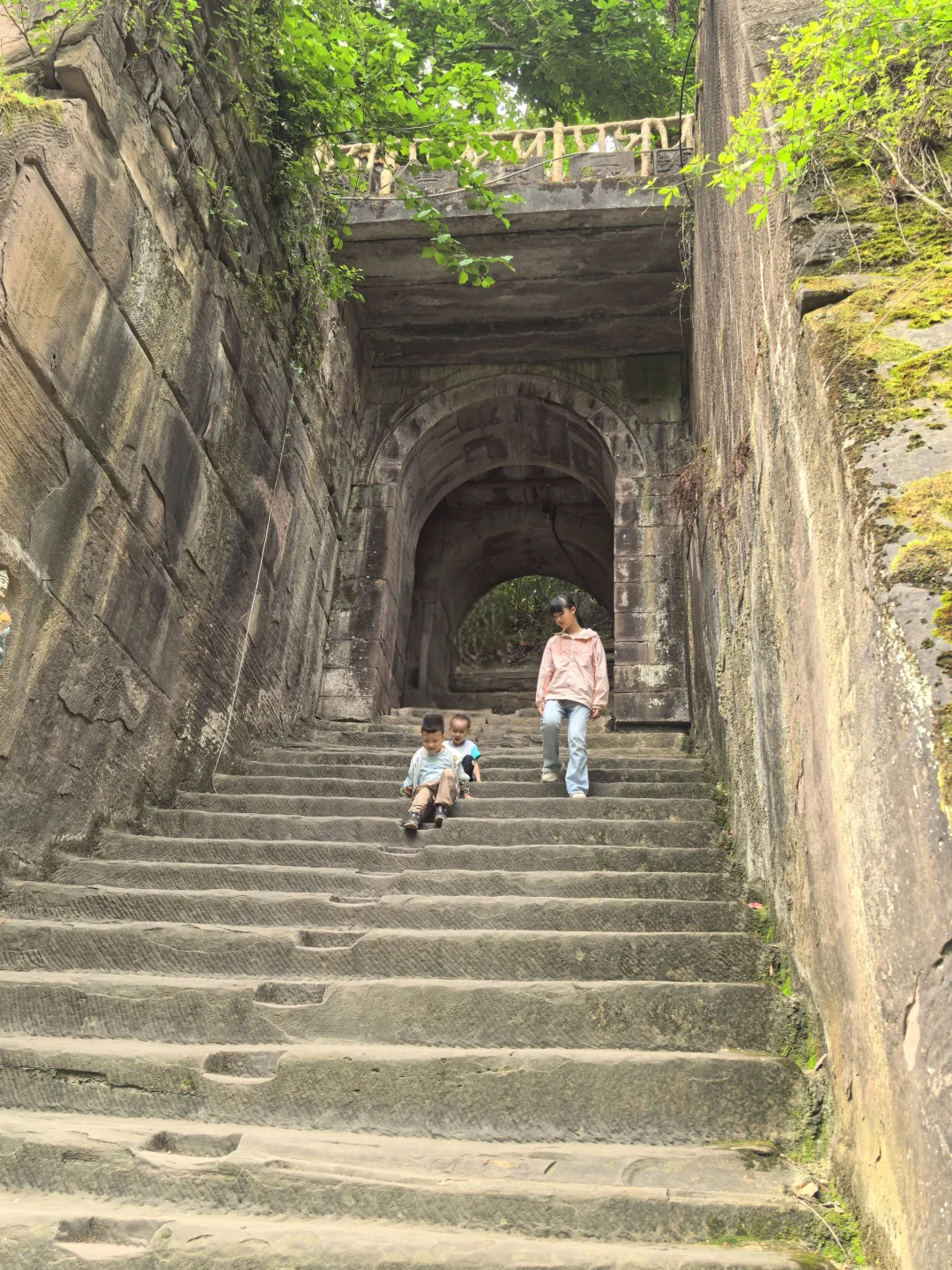 冷门小城🚅直达：世界最大金佛+千年古镇