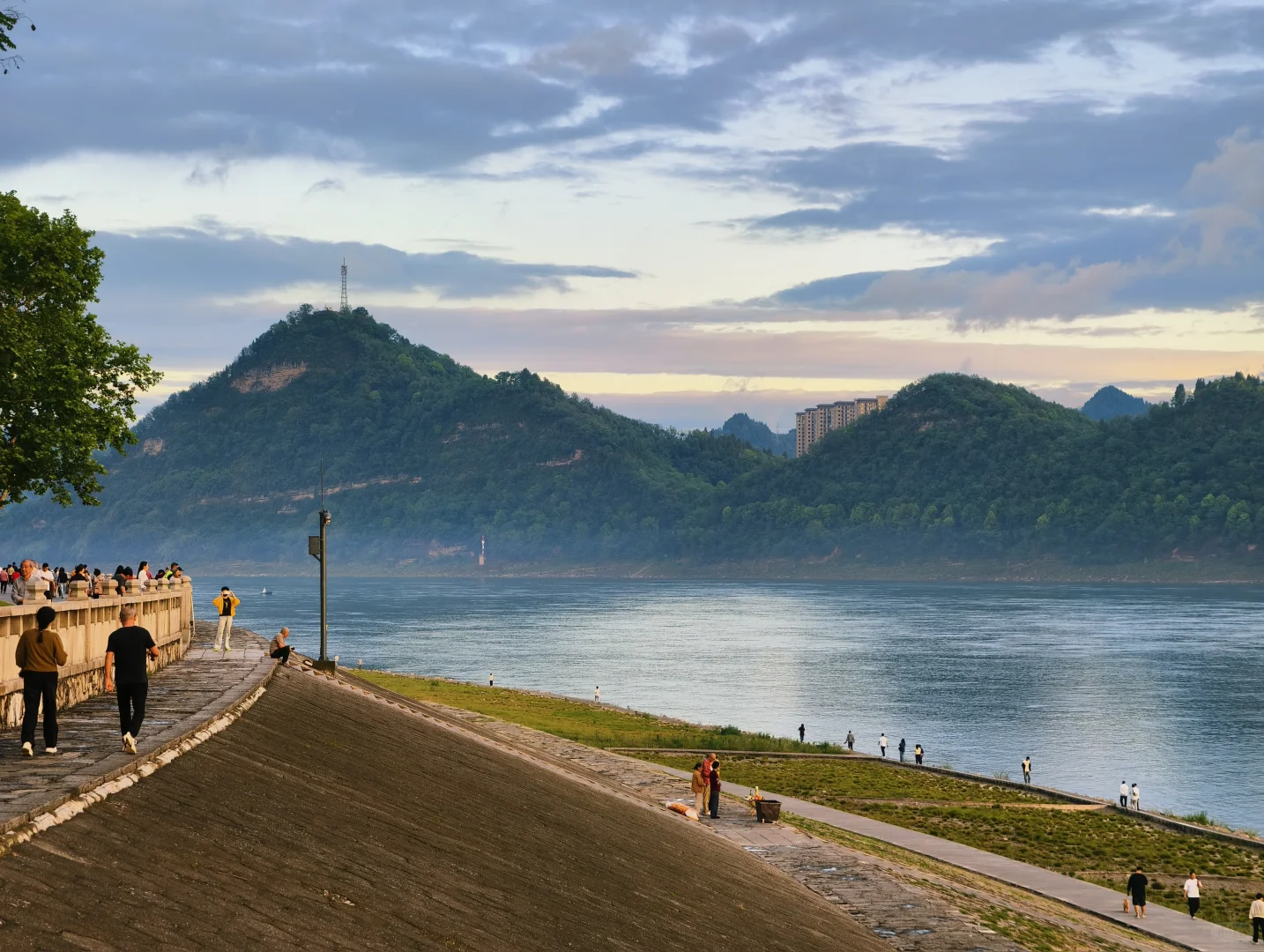 实时Live | 宜昌人快来江边❗