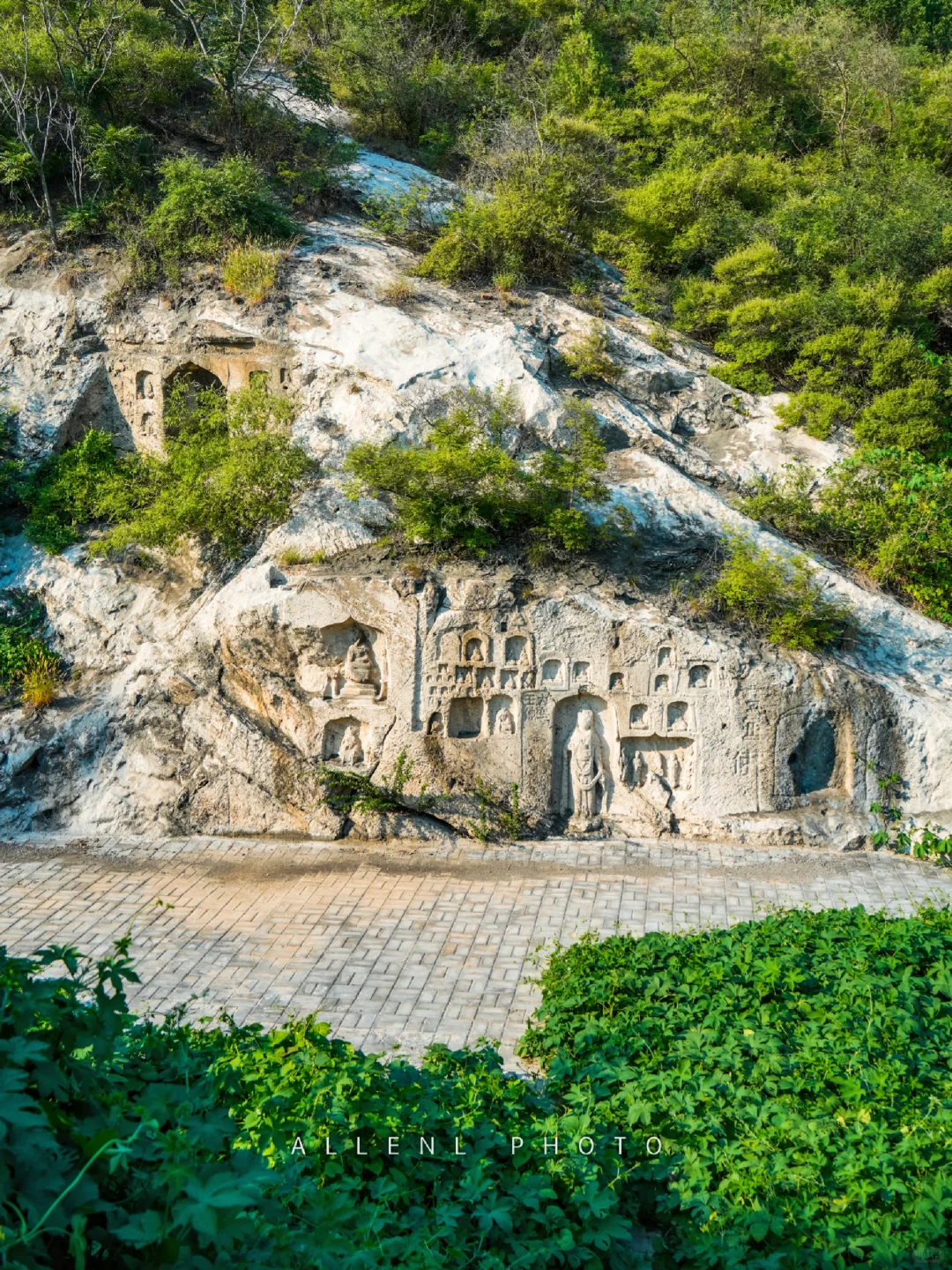 在响堂山石窟，做一场南北朝的华美残梦……