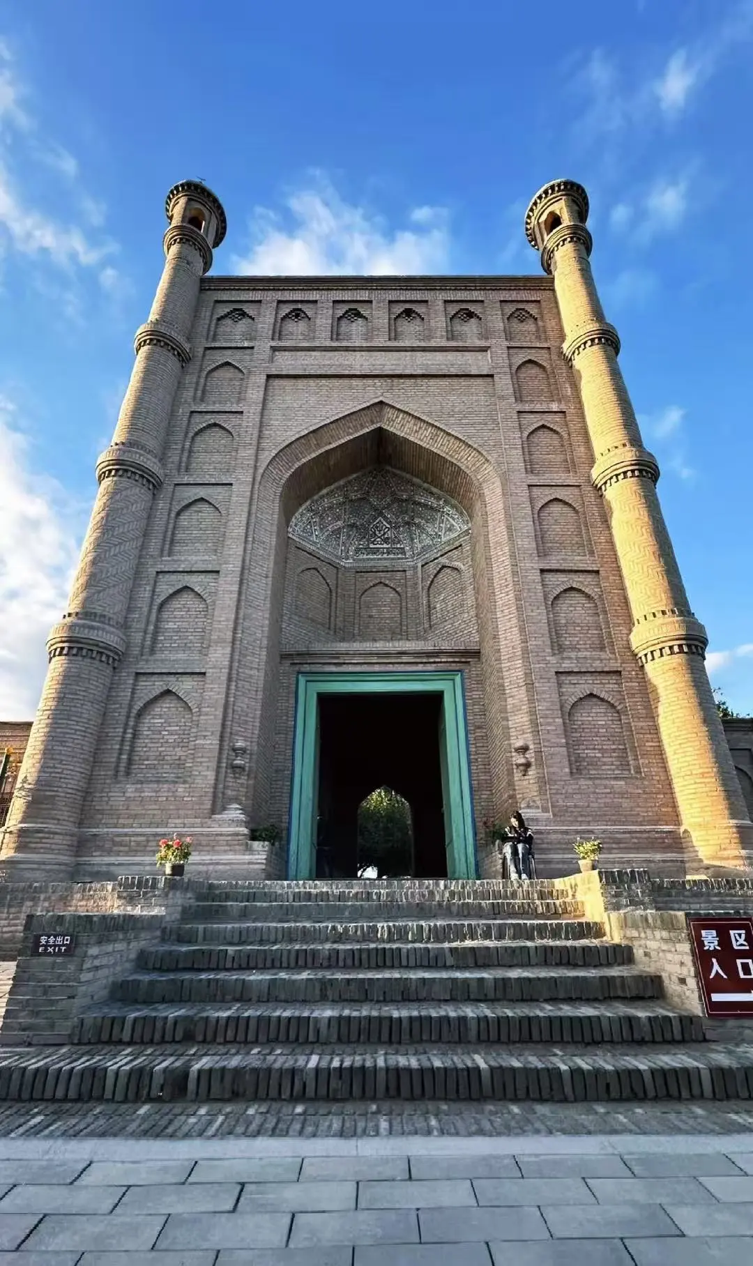 给大家分享一个绝美的景点 —— 库车王府