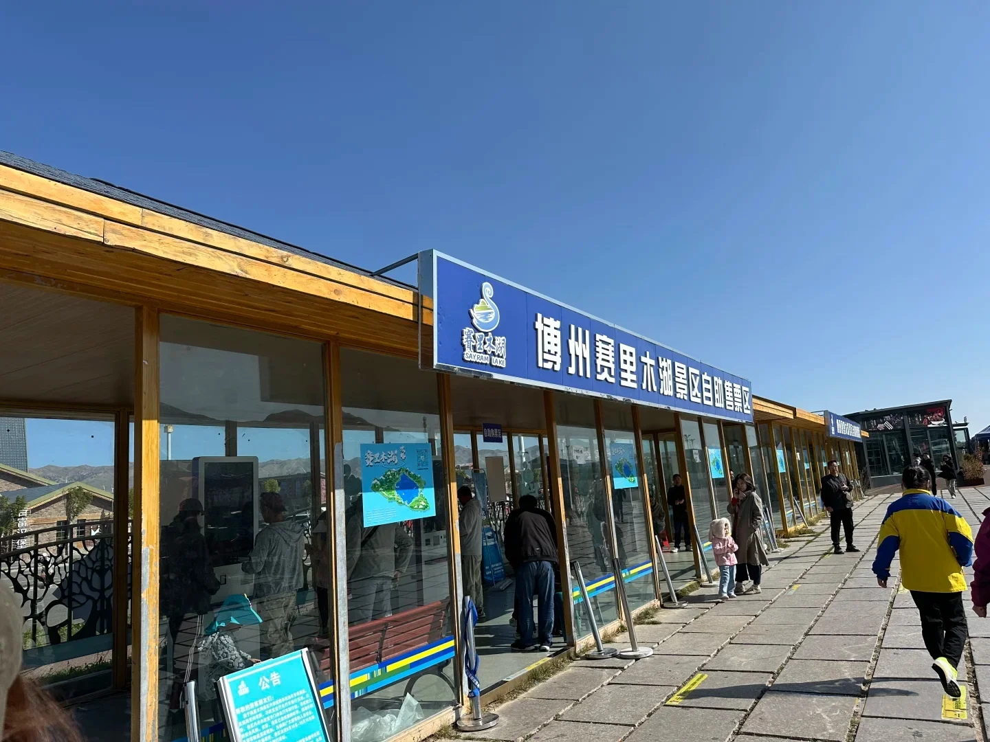 别被网红骗了！赛里木湖最值得拍的其实是这