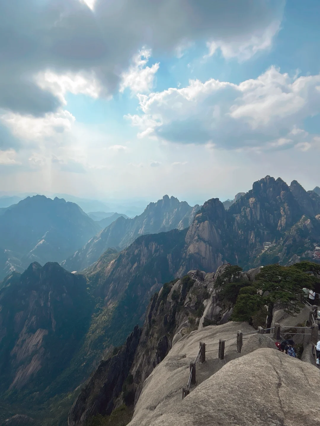 还在犹豫黄山值不值得去？看完你就明白了