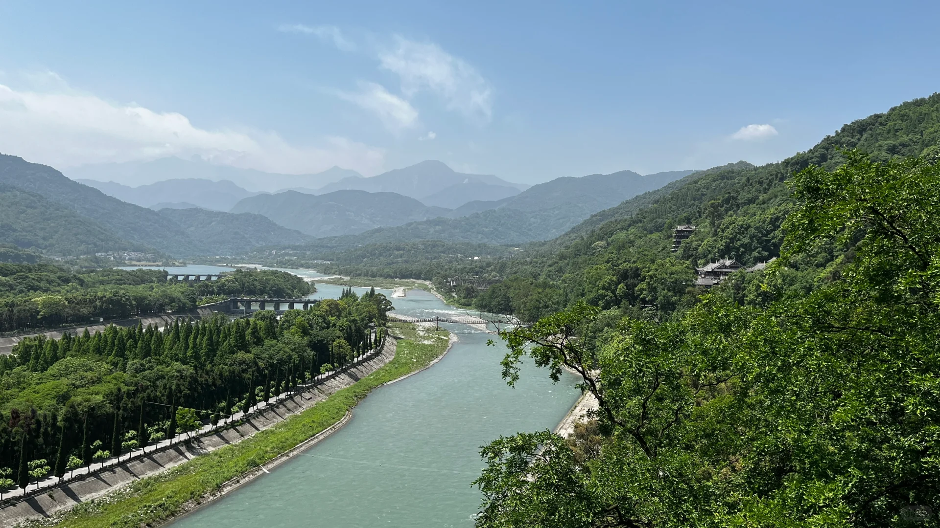 拜水都江堰，到此一游，打卡了。city walk