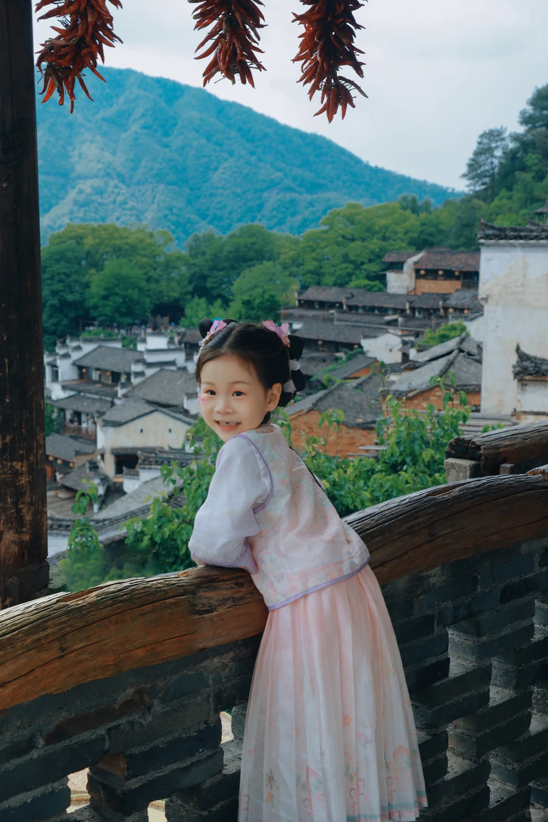 苗服在篁岭也可以拍出优雅的一面