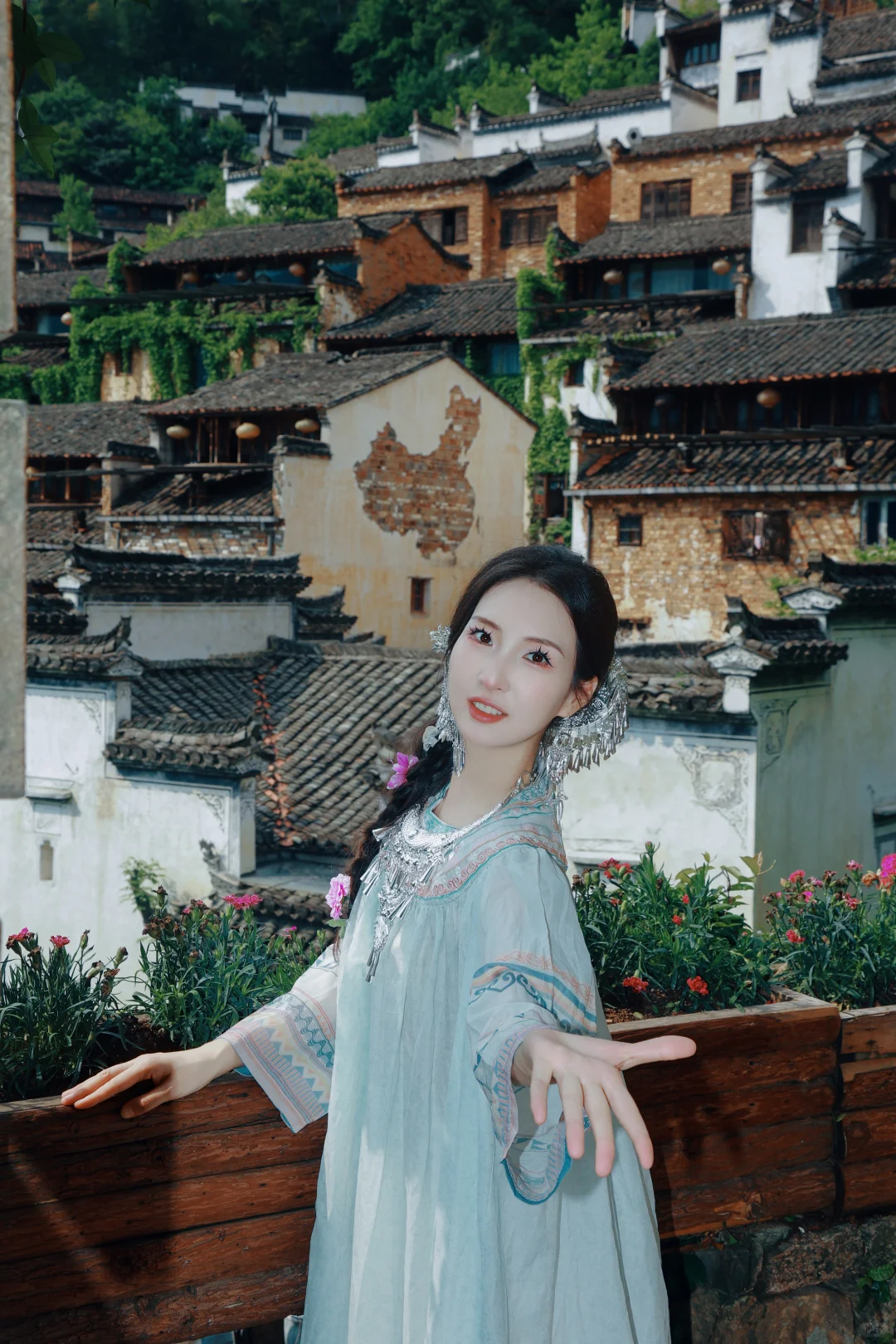 苗服在篁岭也可以拍出优雅的一面