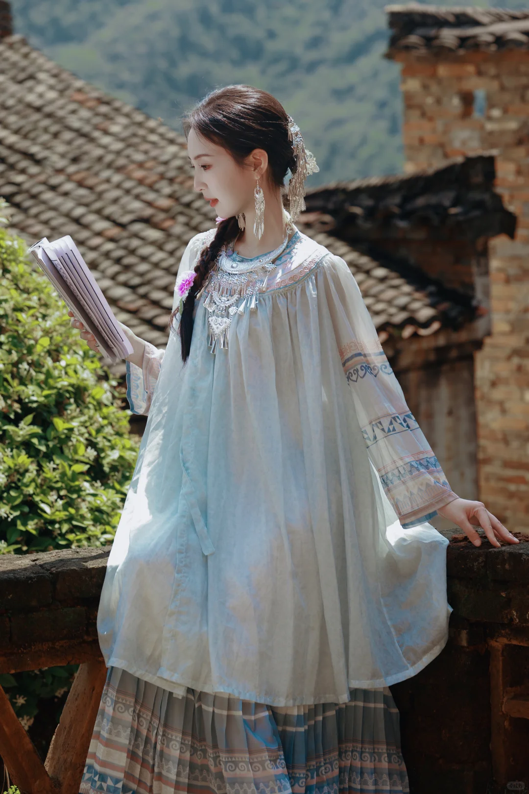 苗服在篁岭也可以拍出优雅的一面