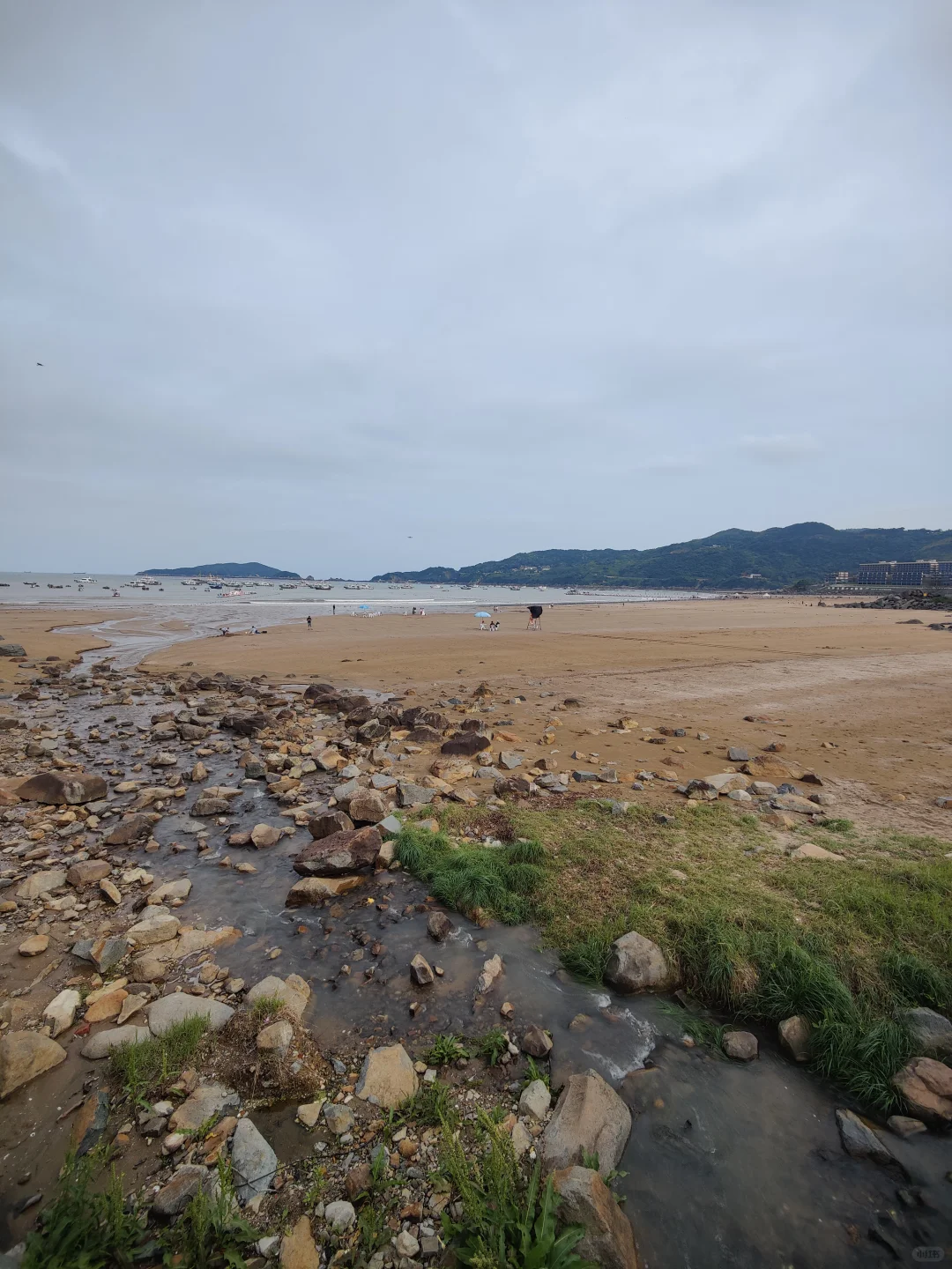 渔寮景区沙滩大、人多（温州苍南）