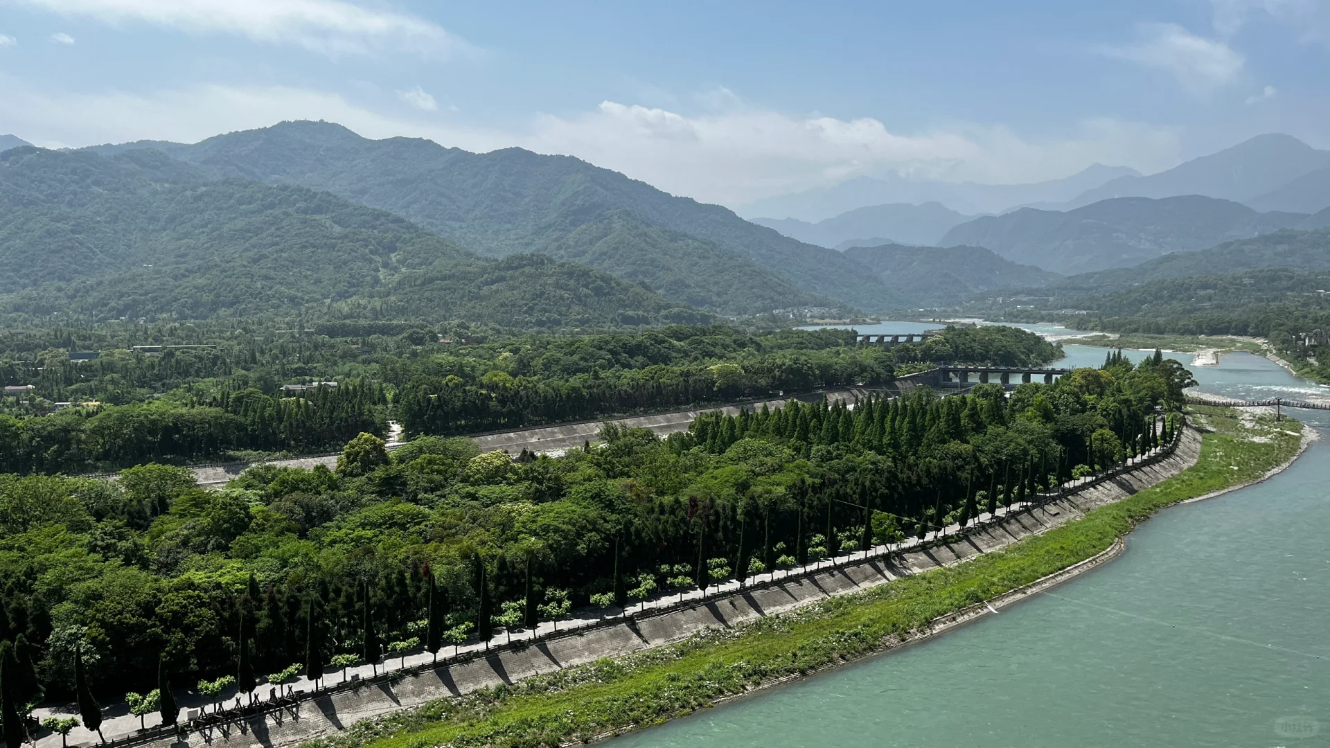 拜水都江堰，到此一游，打卡了。city walk