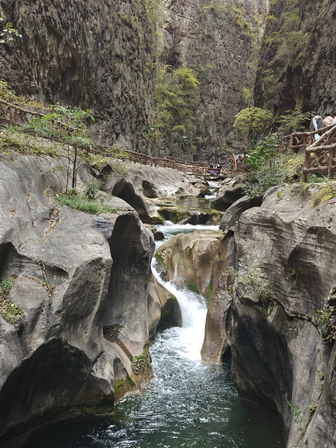 五一过后错峰游八泉峡，爽到飞起！