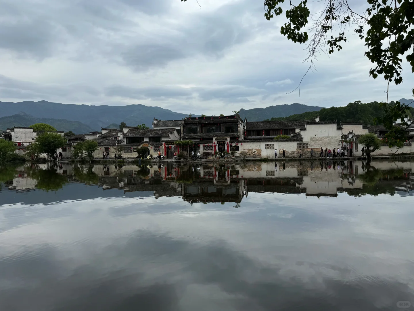 别再只爬黄山了,还有水墨宏村呢
