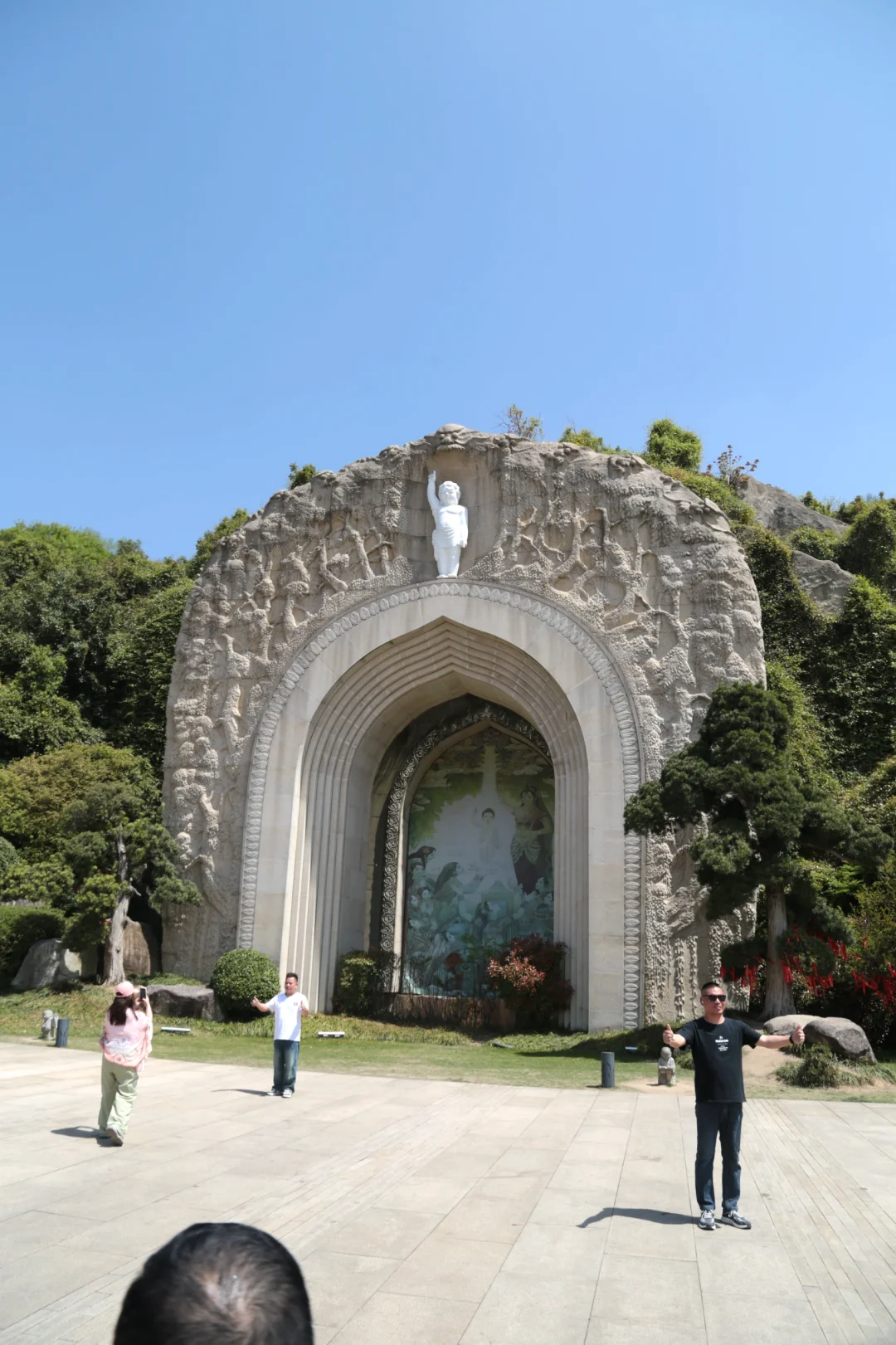 到此消沉虑，虔诚礼佛筵。