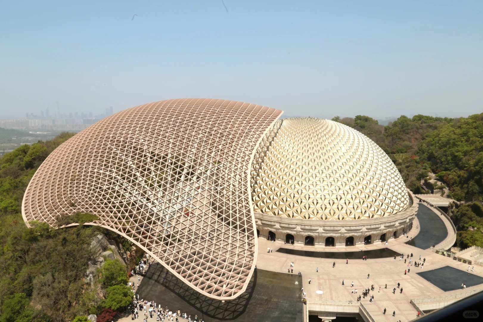 到此消沉虑，虔诚礼佛筵。