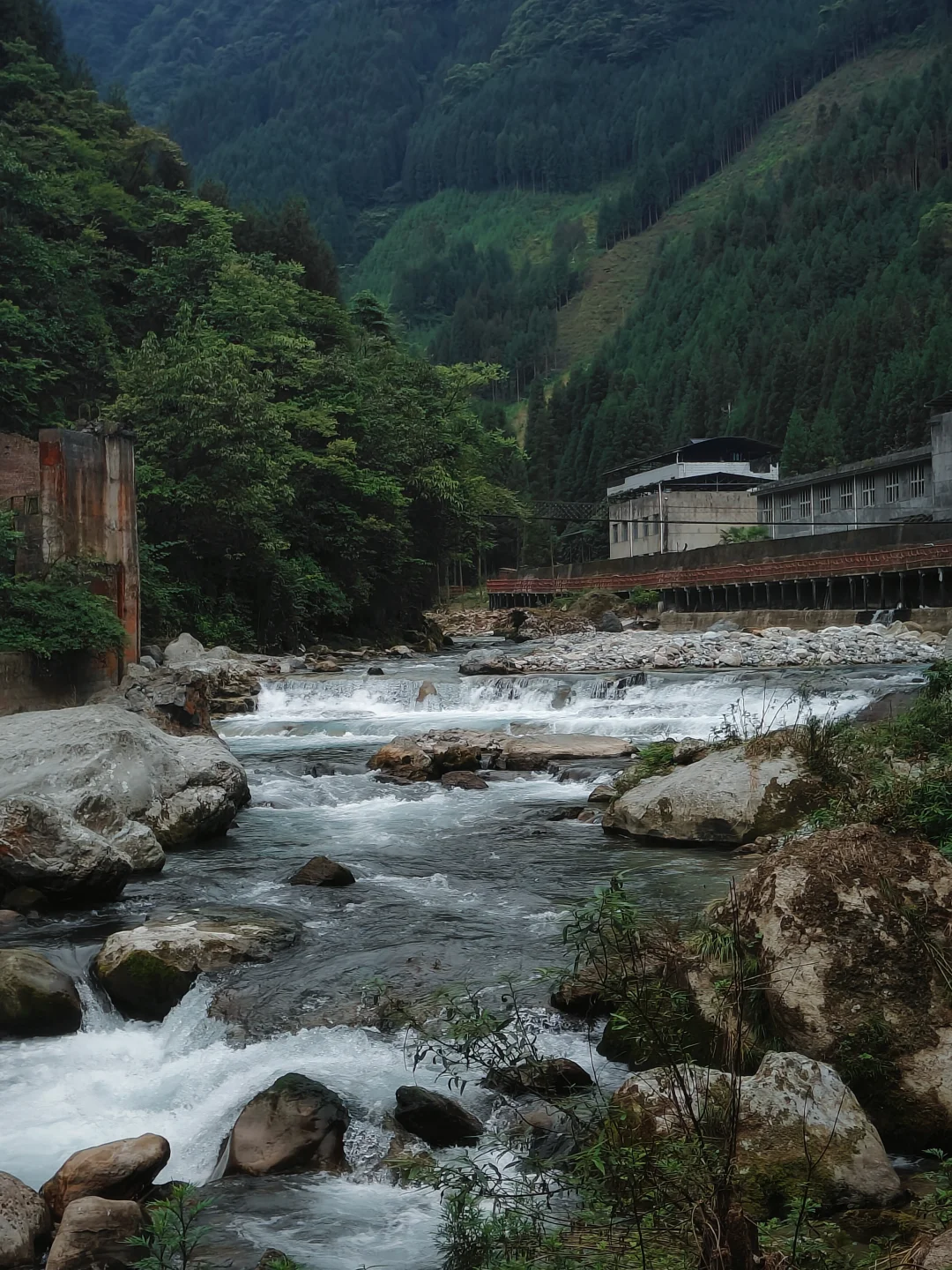 人少绝美瀑布🌿我闯入了绿野仙踪玻璃海！