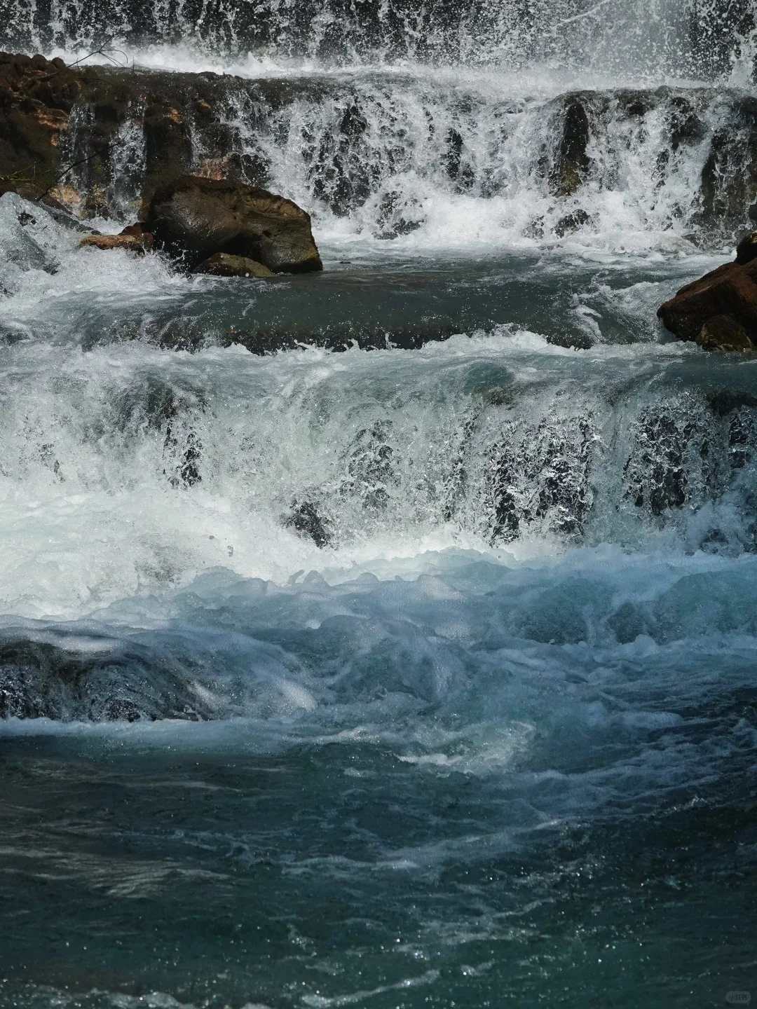 拍不全小七孔拍拍瀑布也不错