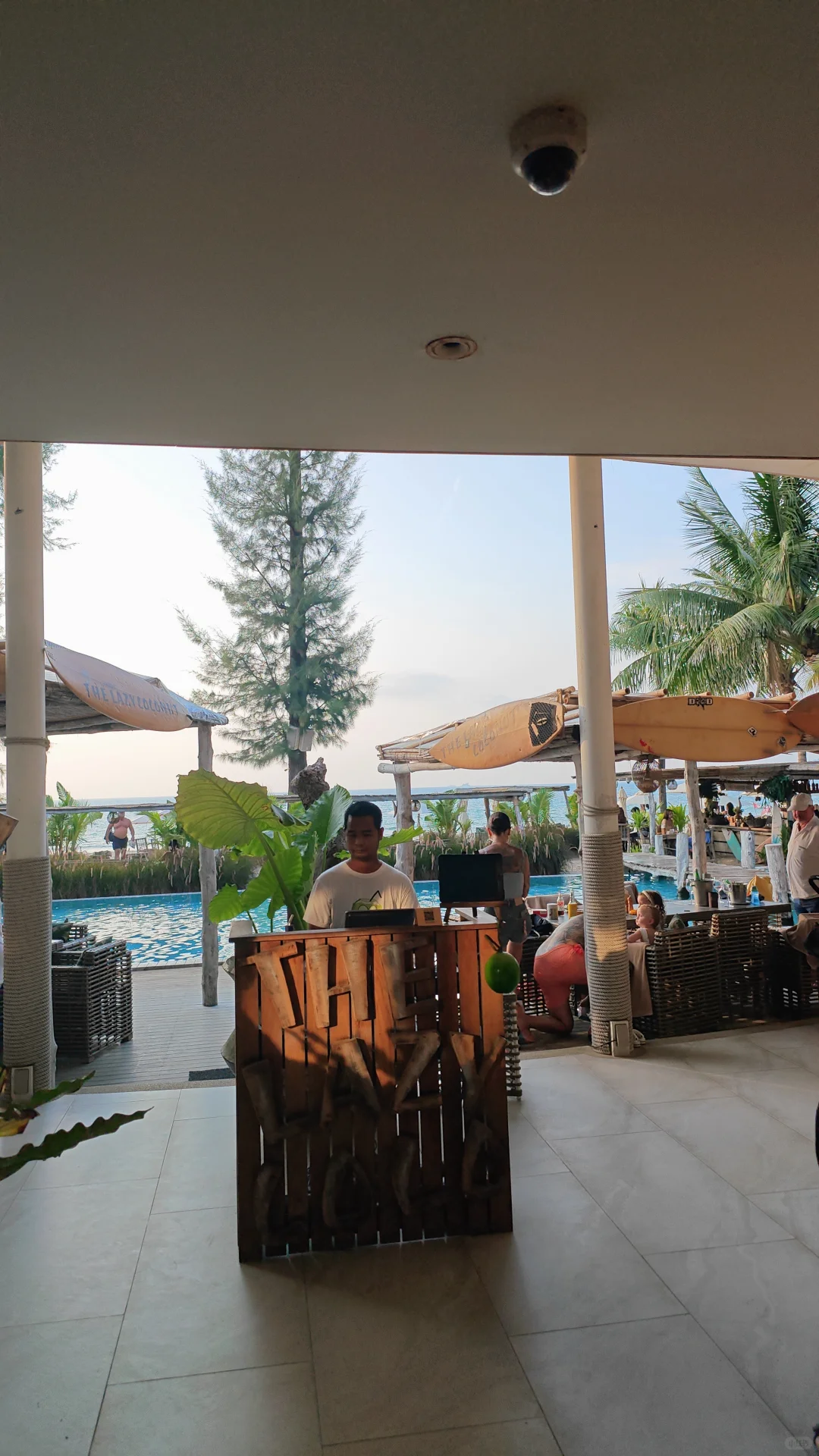 普吉岛🏝️｜我躺了一天的海滩泳池俱乐部