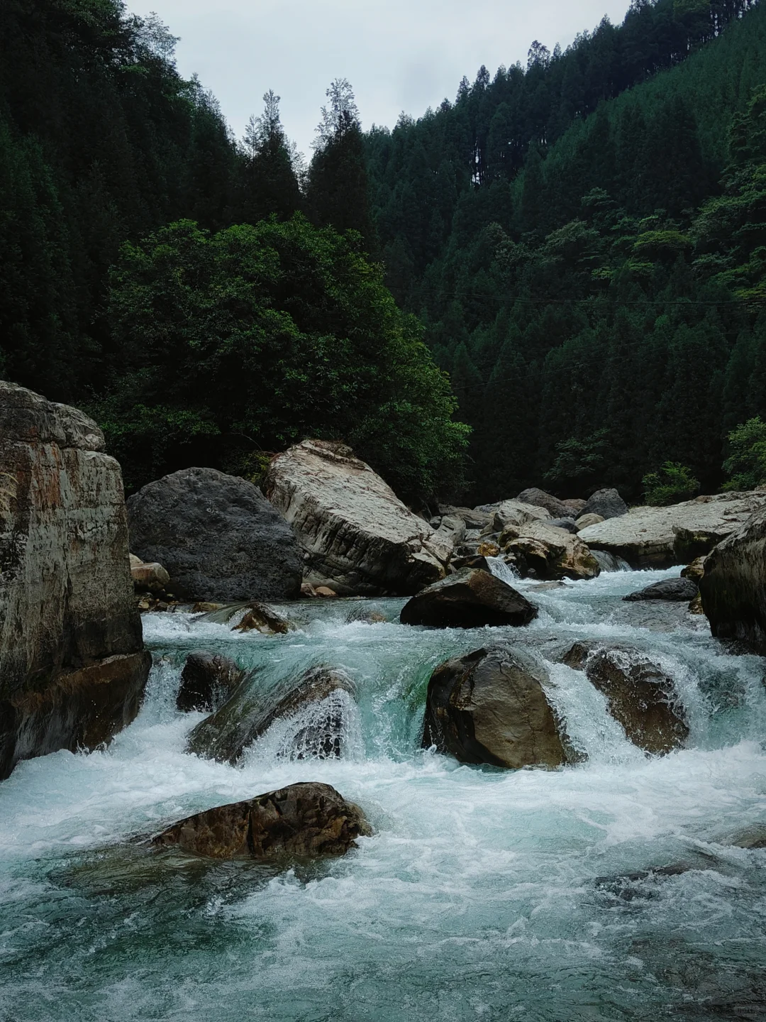 人少绝美瀑布🌿我闯入了绿野仙踪玻璃海！