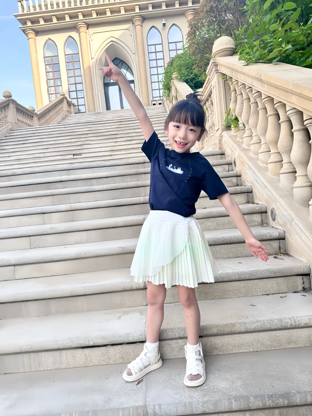 五月的青岛，小孩姐这一身好出片~