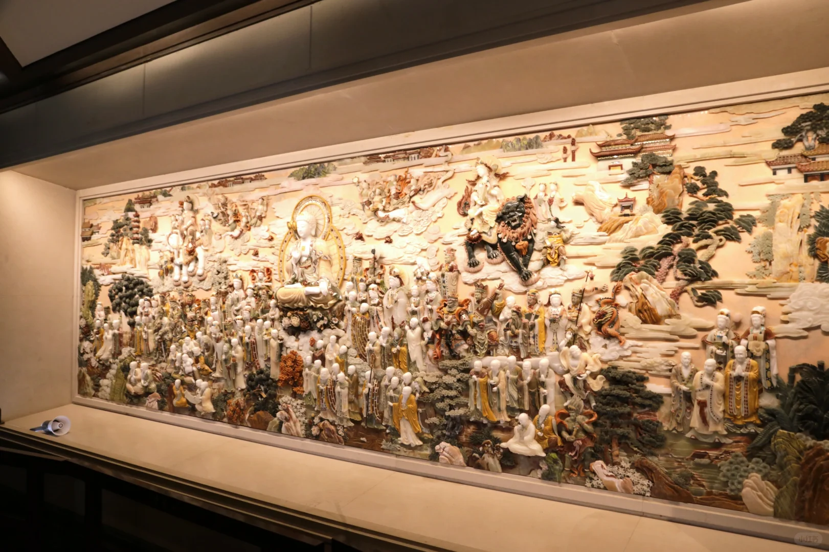 到此消沉虑，虔诚礼佛筵。