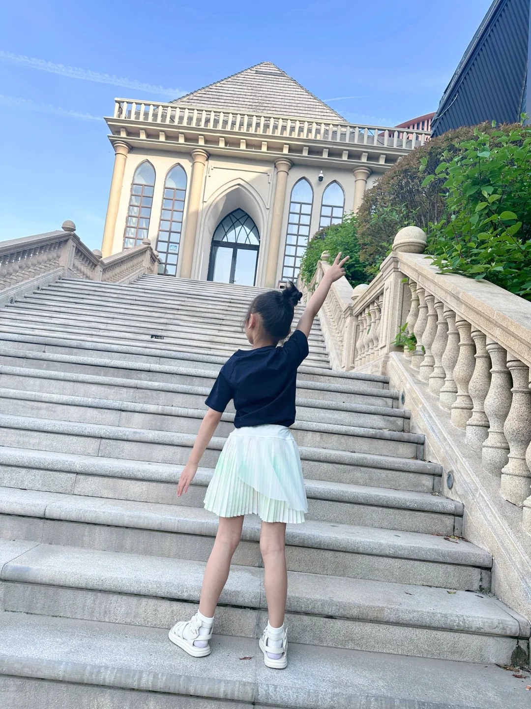 五月的青岛，小孩姐这一身好出片~