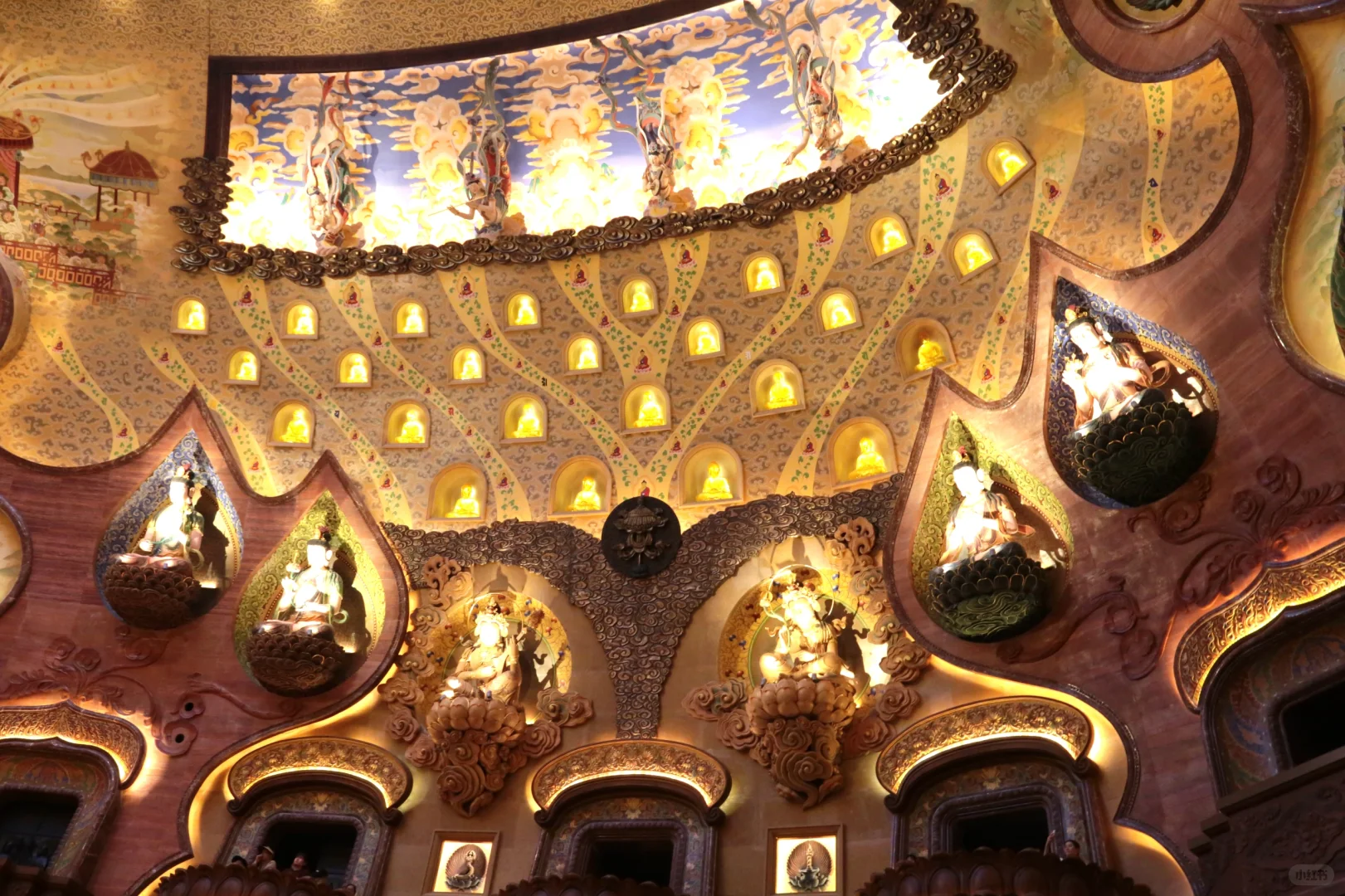 到此消沉虑，虔诚礼佛筵。