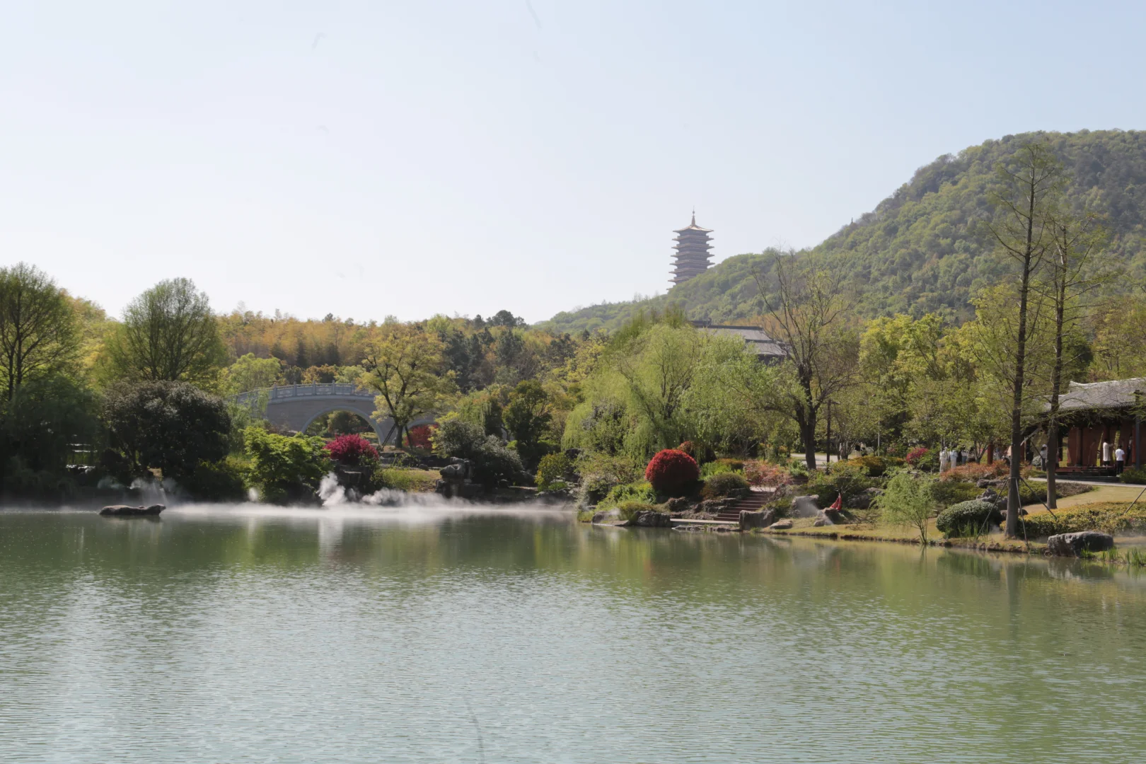 到此消沉虑，虔诚礼佛筵。