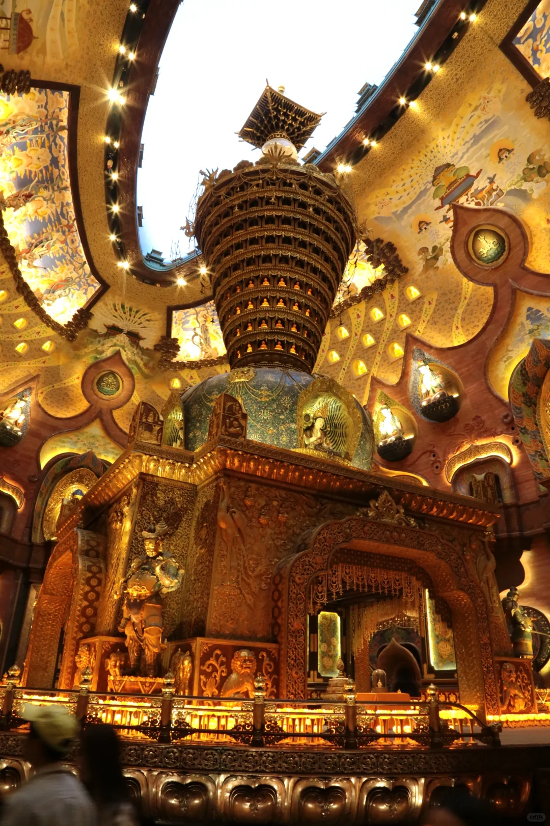 到此消沉虑，虔诚礼佛筵。