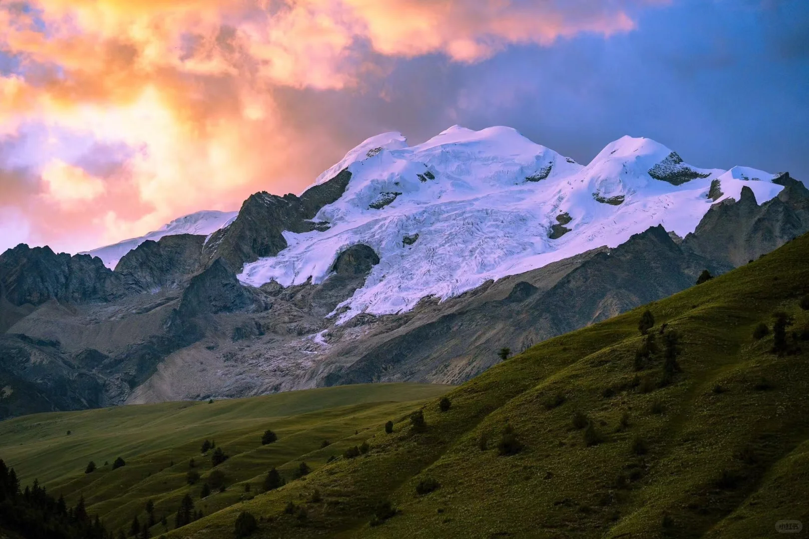 你见过格聂南坡的日照金山吗？