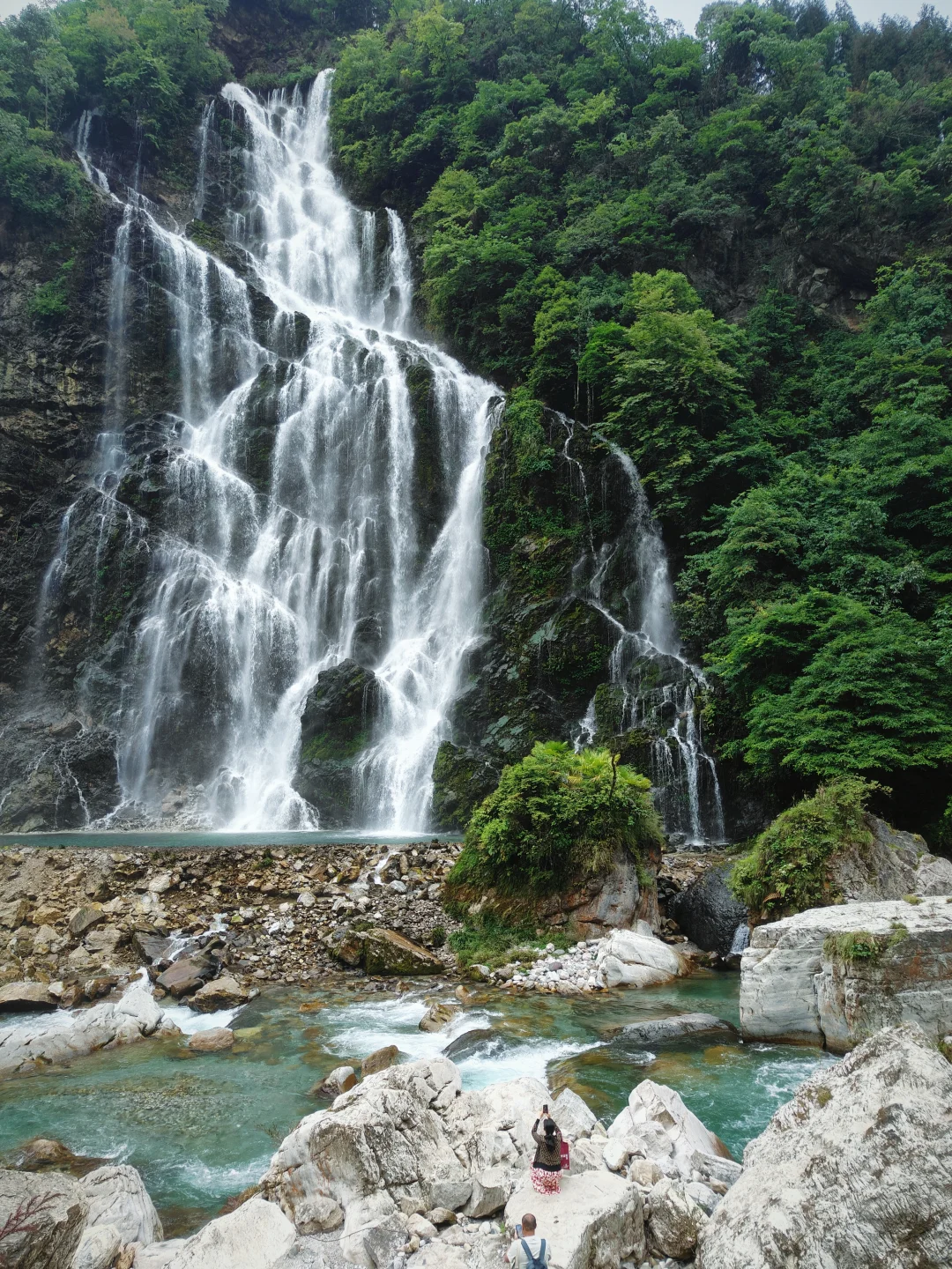人少绝美瀑布🌿我闯入了绿野仙踪玻璃海！