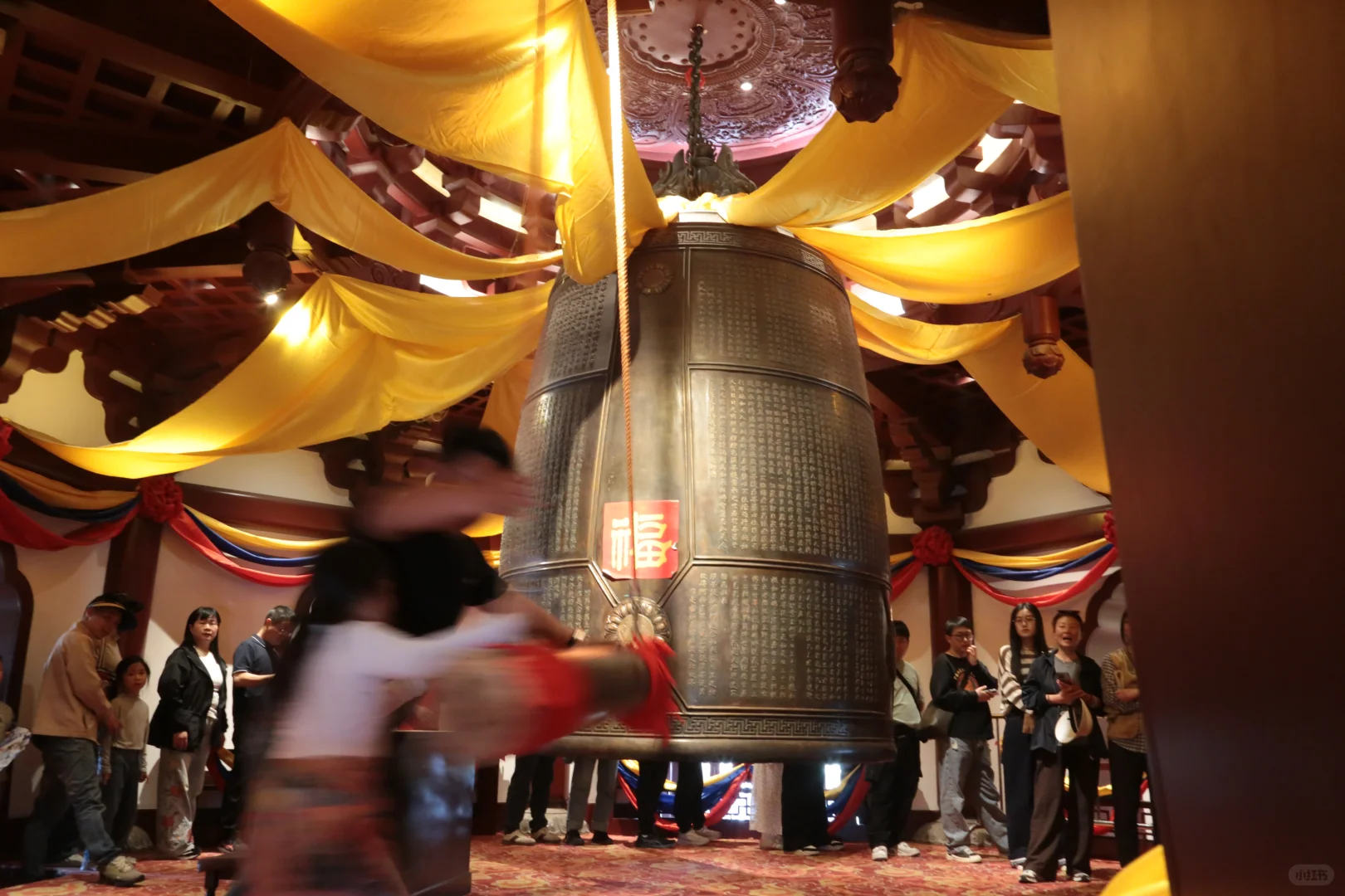 到此消沉虑，虔诚礼佛筵。