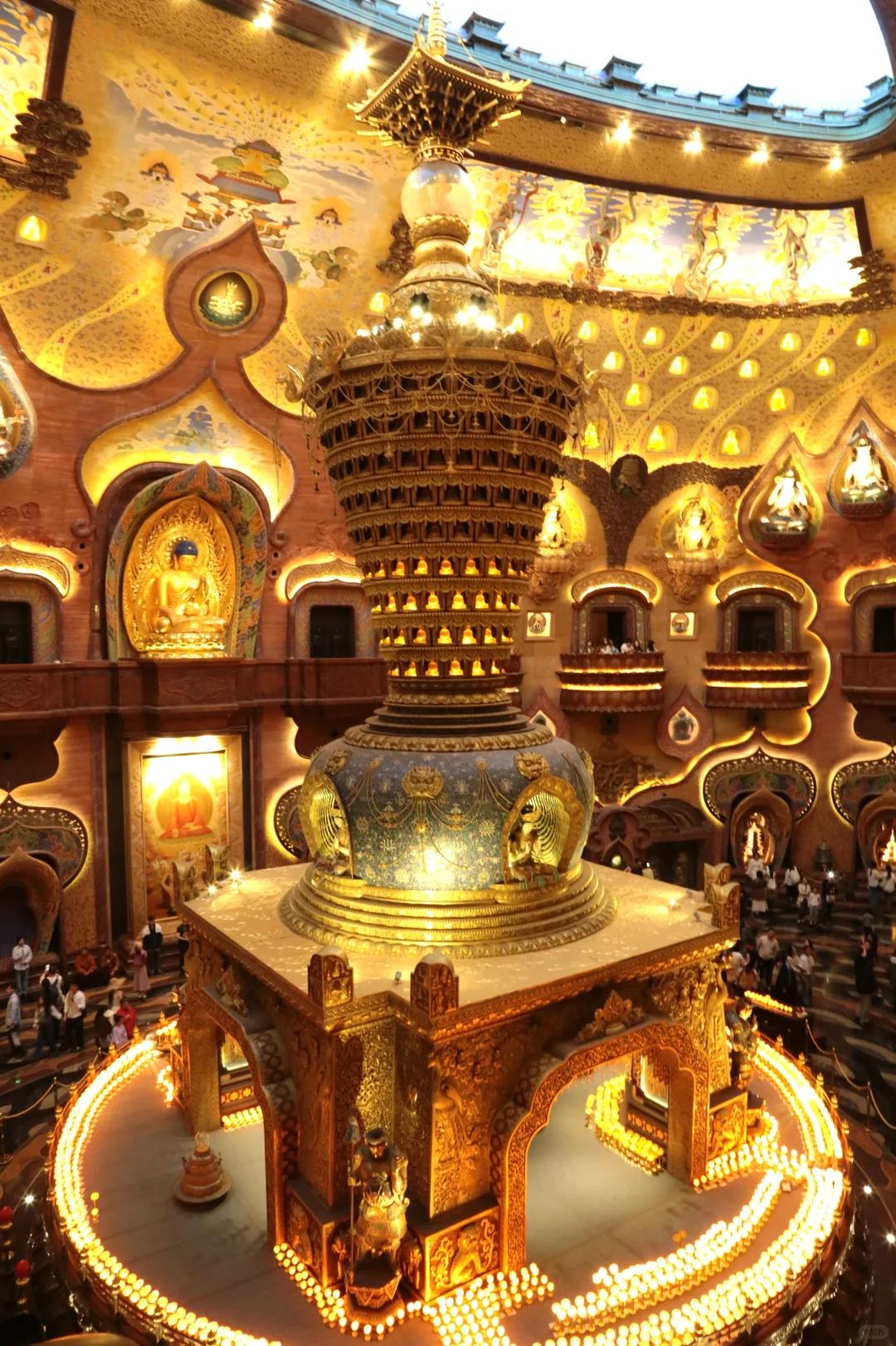 到此消沉虑，虔诚礼佛筵。