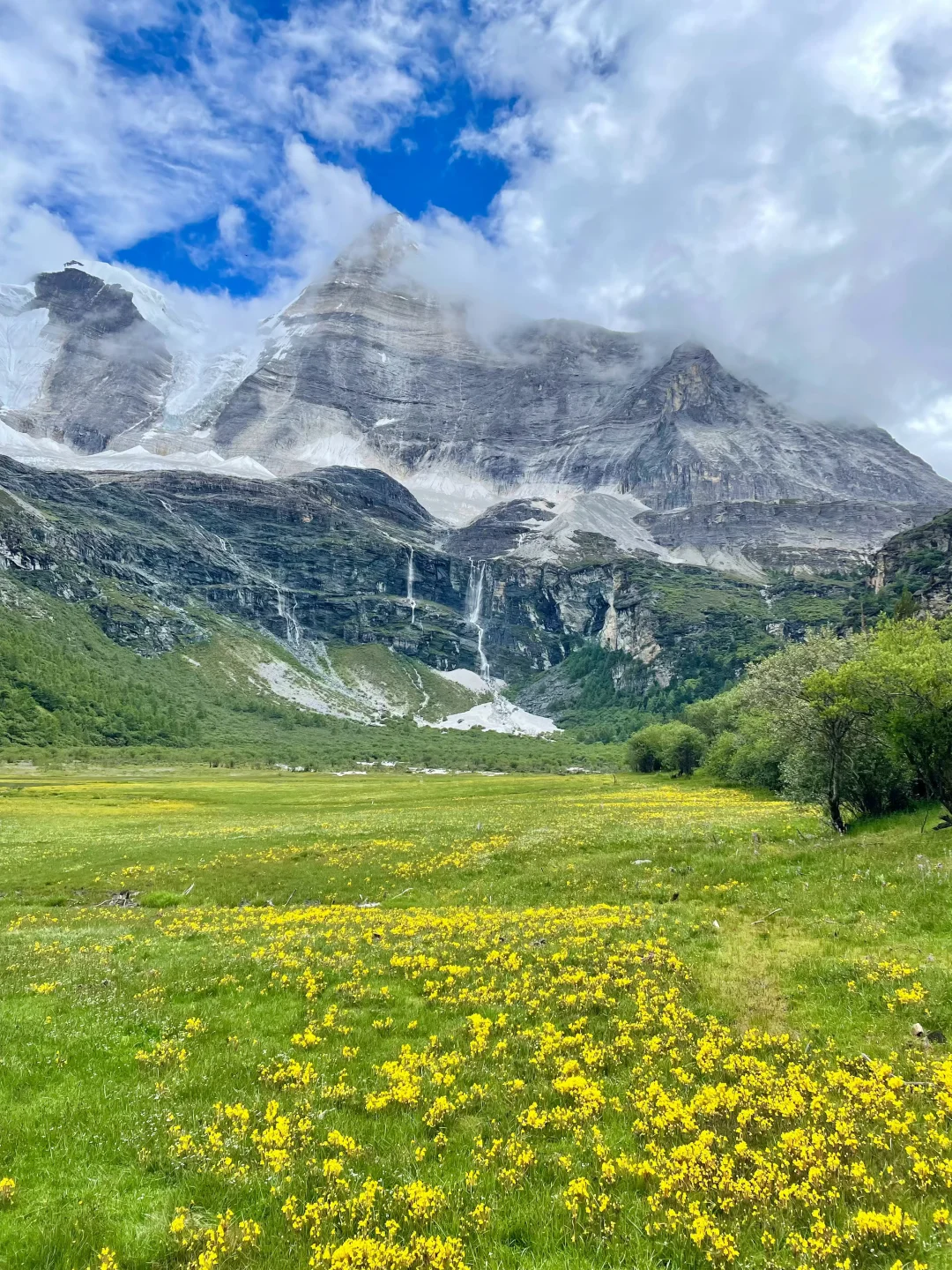 四川高原三大“顶流”九寨沟稻城四姑娘山攻略