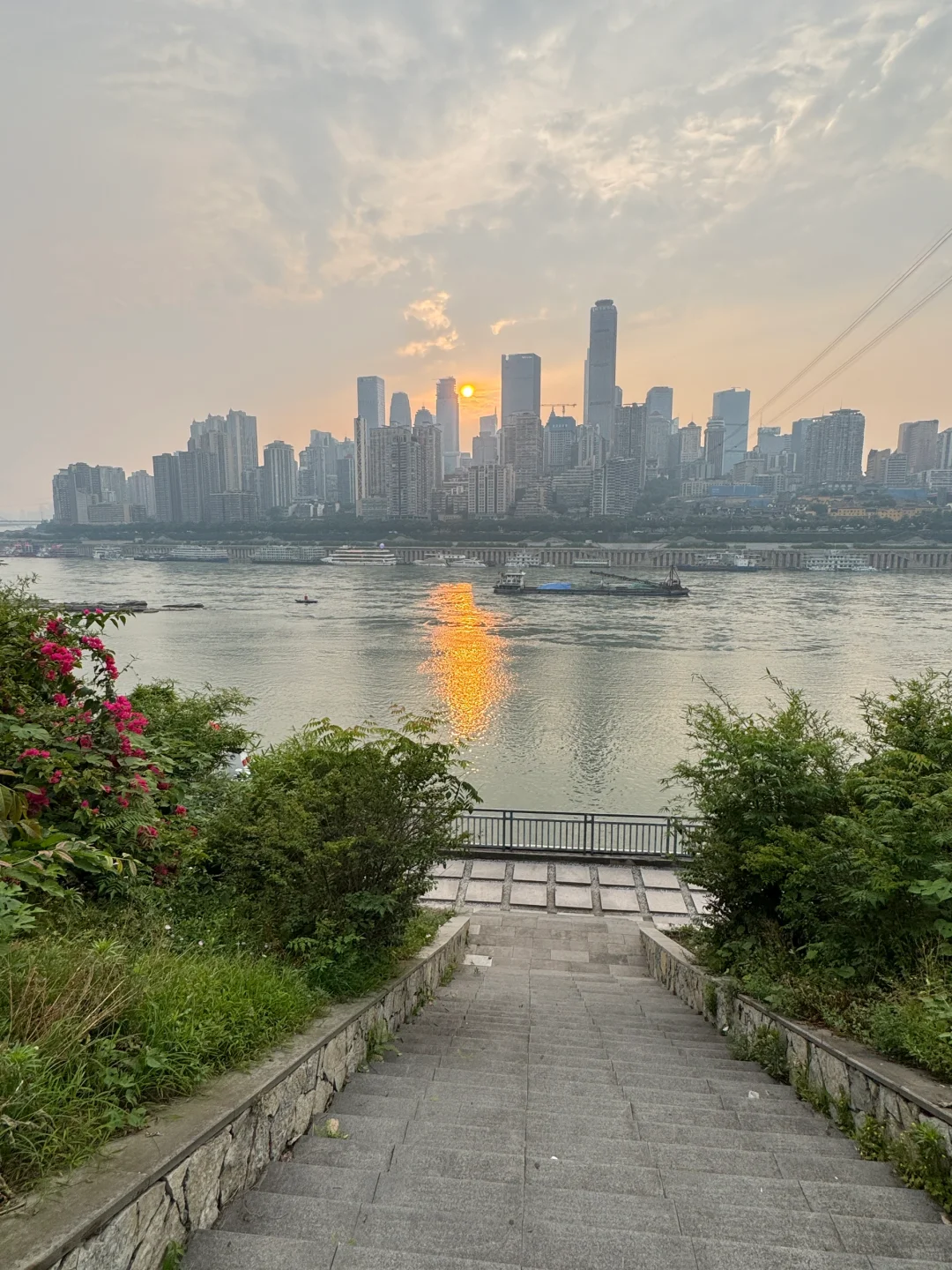 来重庆旅游，一定要留一天给南滨路！！！