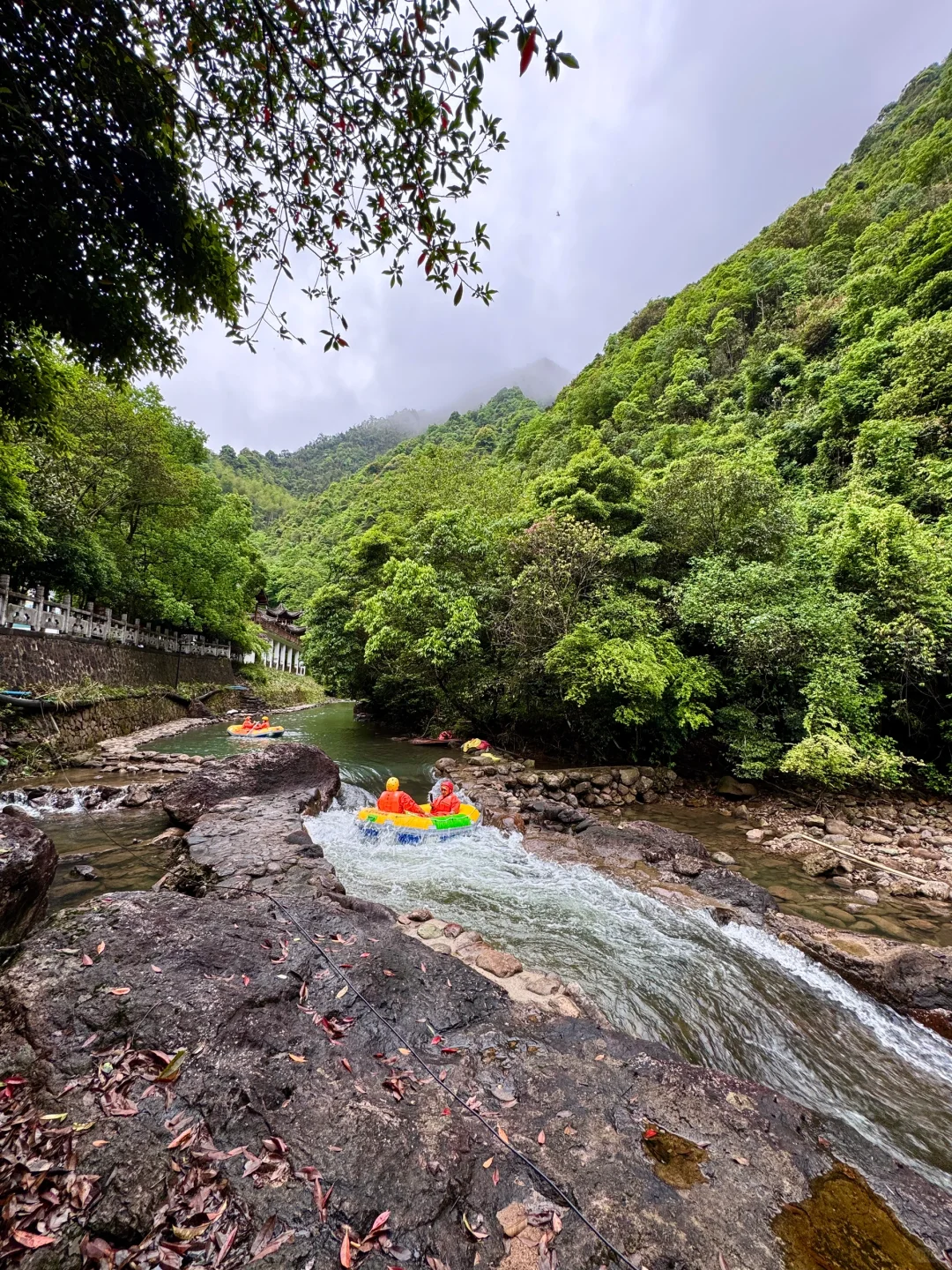江西人嘴真严！！山上竟然都有悬崖动车了😧…